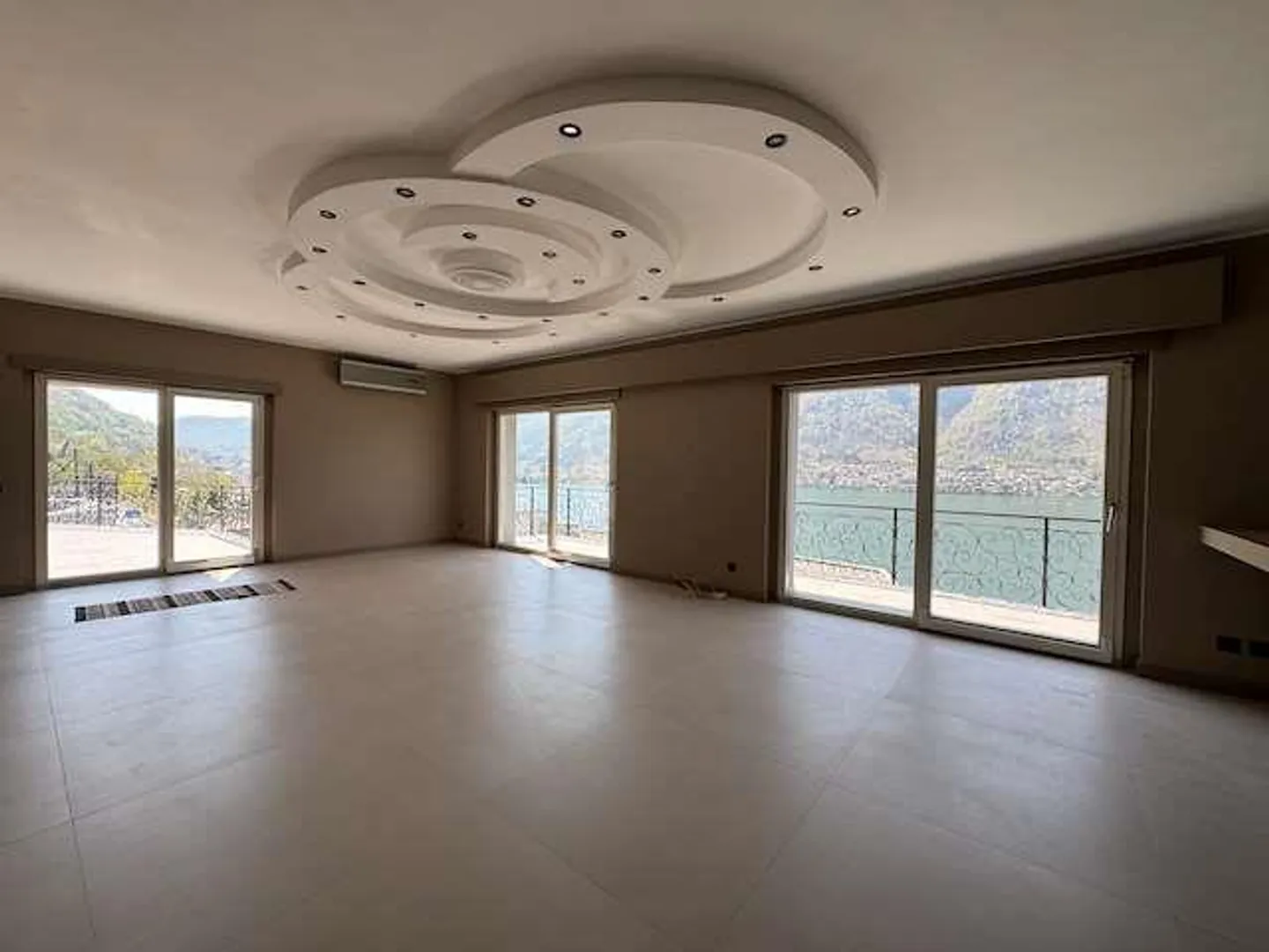 Villa con piscina - Foto 4 di 13