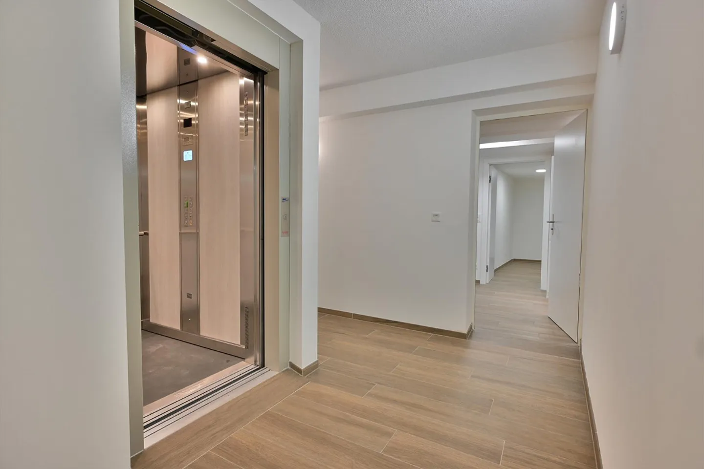 3.5 room apartment with elevator, completely renovated 2024, central Bad Zurzach - Photo 2 of 11