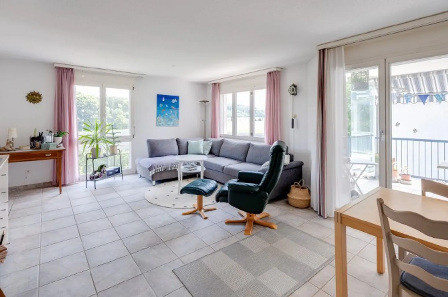 Appartamento di 4.5 stanze in una posizione tranquilla a Sutz - Foto 2 di 5