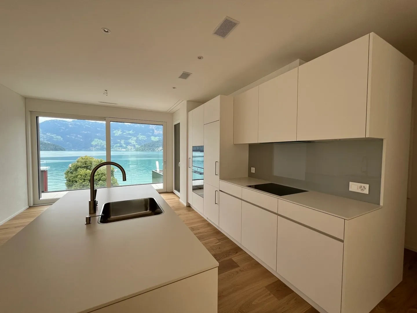 Living directly on Lake Lucerne – Your dream apartment with lake view - Photo 2 of 10