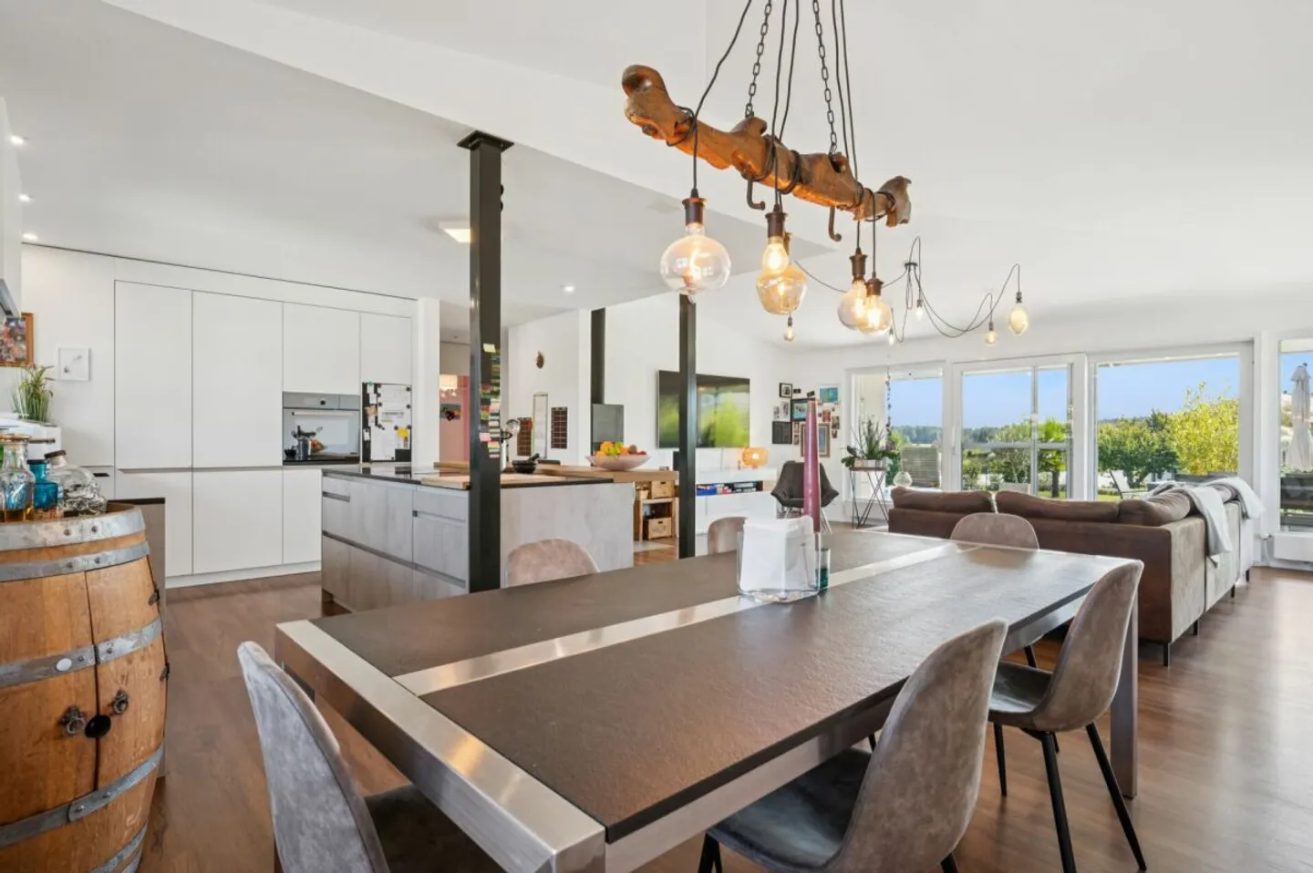 Maison individuelle élégante de 5,5 pièces avec paradis de jardin et vue sur les Alpes - Photo 4 sur 14