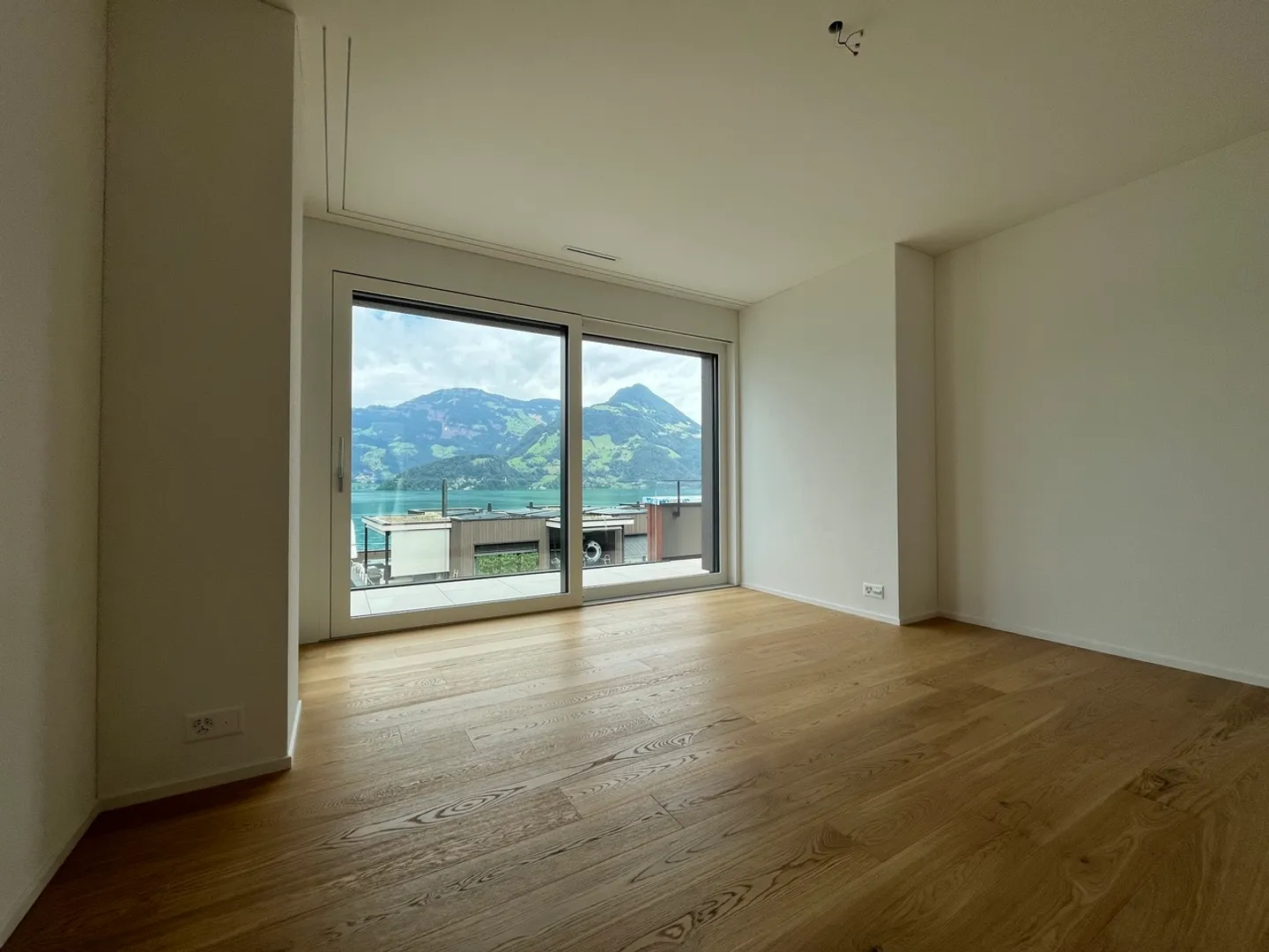 Living directly on Lake Lucerne – Your dream apartment with lake view - Photo 5 of 10