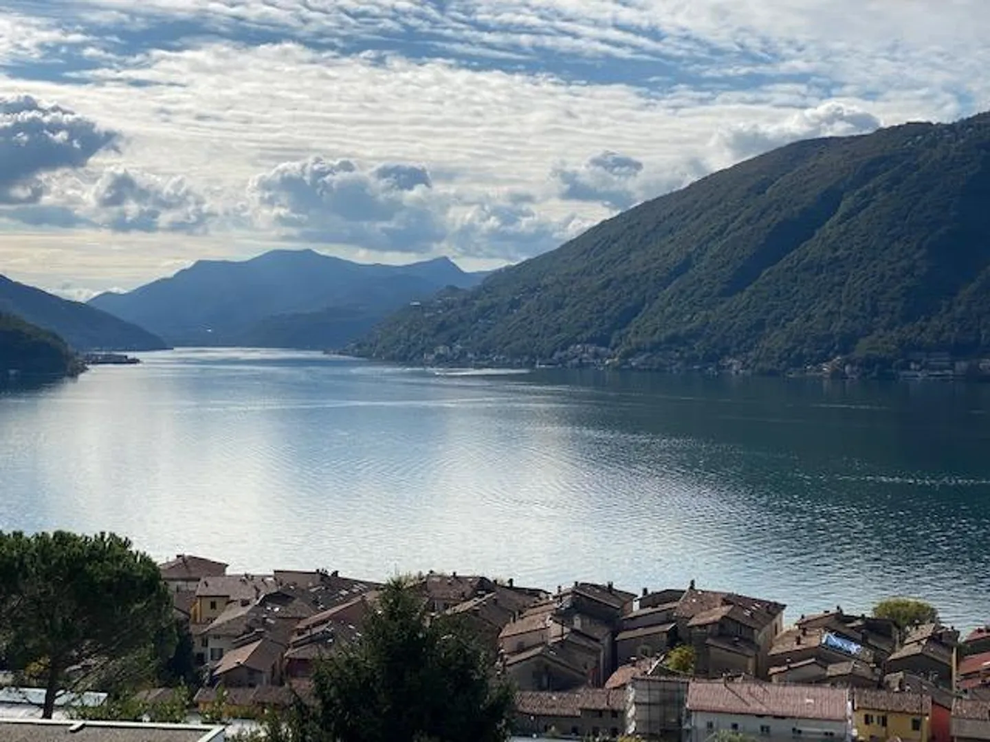 5.5-ROOM APARTMENT WITH WONDERFUL LAKE VIEW - Photo 1 of 13