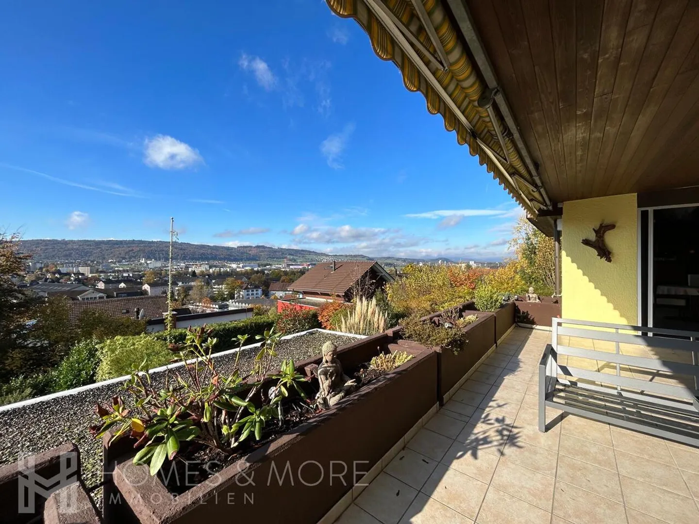 Familienhaus mit Pool und Garten - Foto 3 von 11