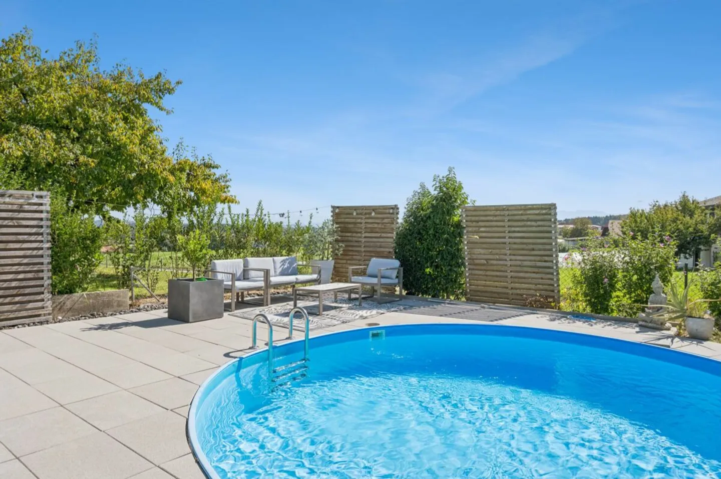Maison individuelle élégante de 5,5 pièces avec paradis de jardin et vue sur les Alpes - Photo 13 sur 14