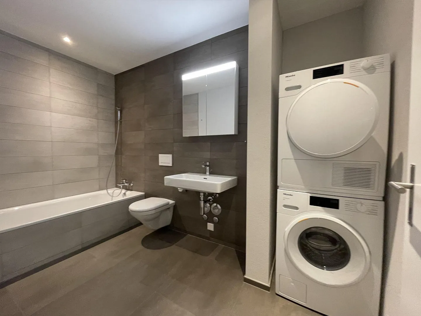 Urban lifestyle in a park in Zollikofen - Photo 6 of 10