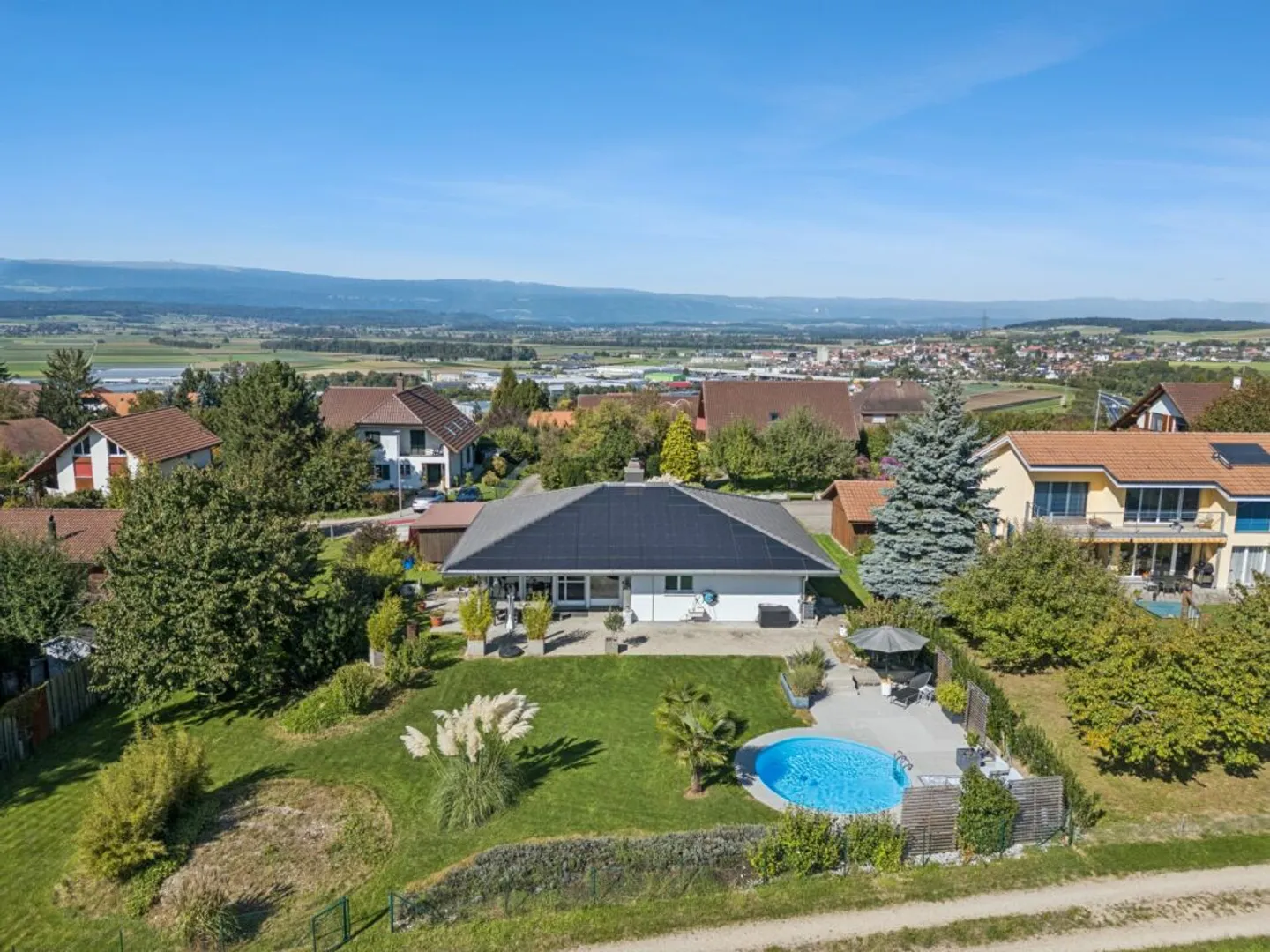 Maison individuelle élégante de 5,5 pièces avec paradis de jardin et vue sur les Alpes - Photo 12 sur 14