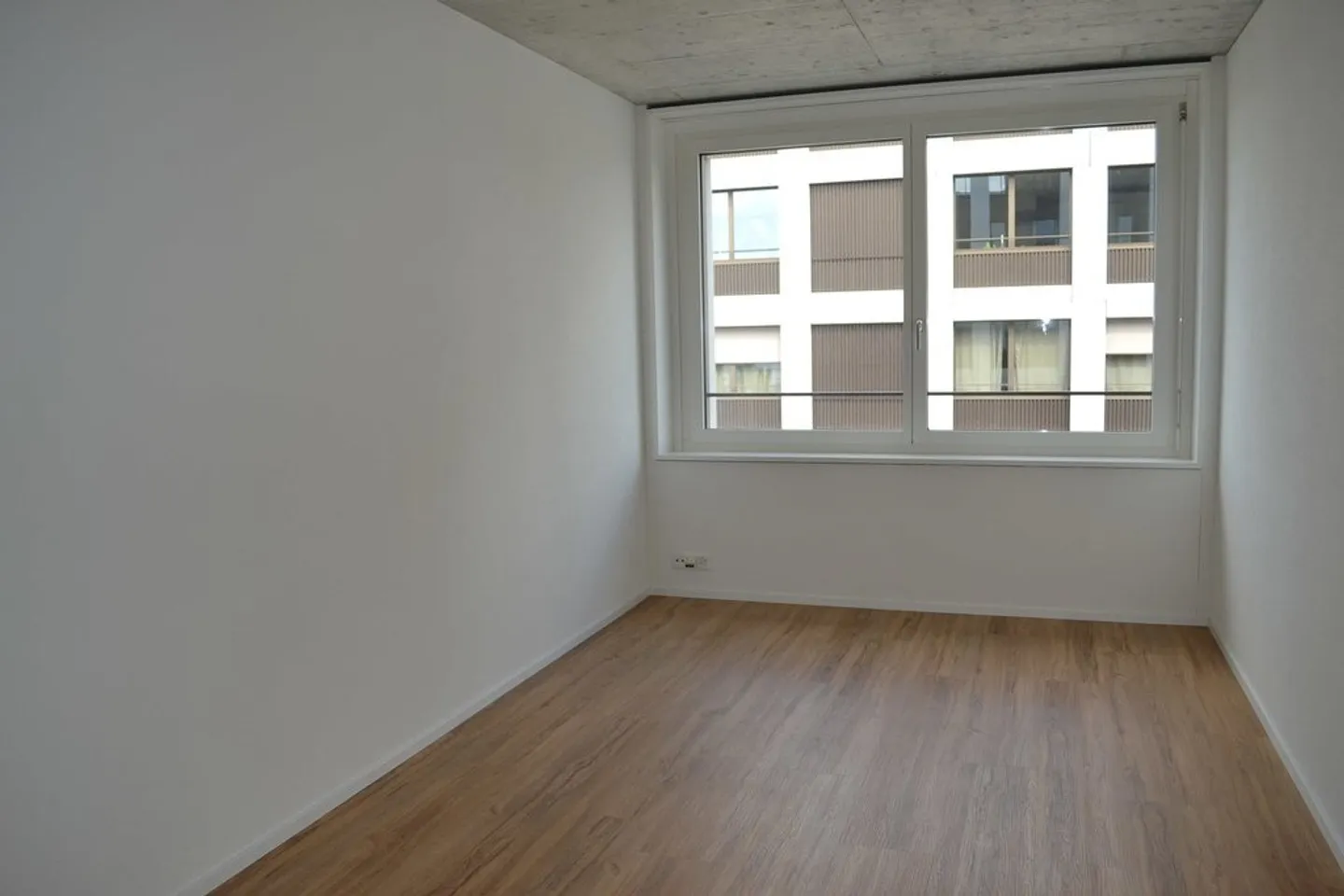 Modern 2.5-room apartment at Bümpliz Nord train station - Photo 5 of 10