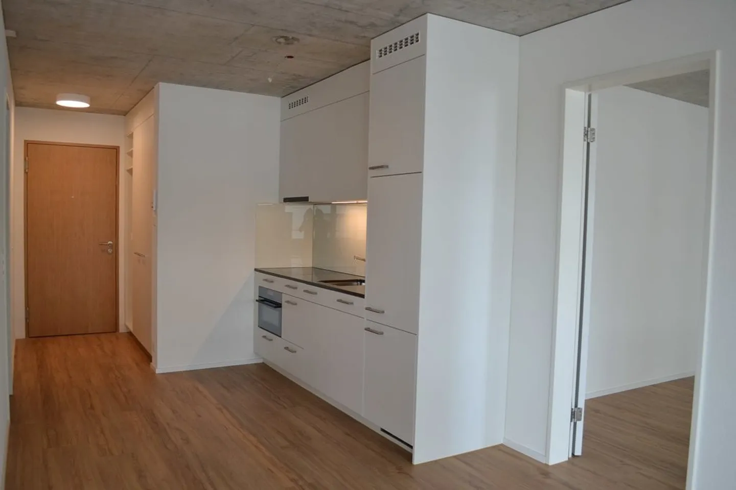 Modern 2.5-room apartment at Bümpliz Nord train station - Photo 6 of 10