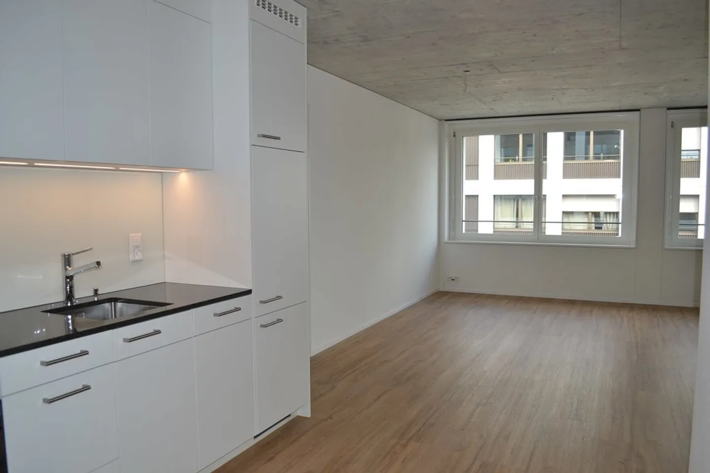Modern 2.5-room apartment at Bümpliz Nord train station - Photo 2 of 10