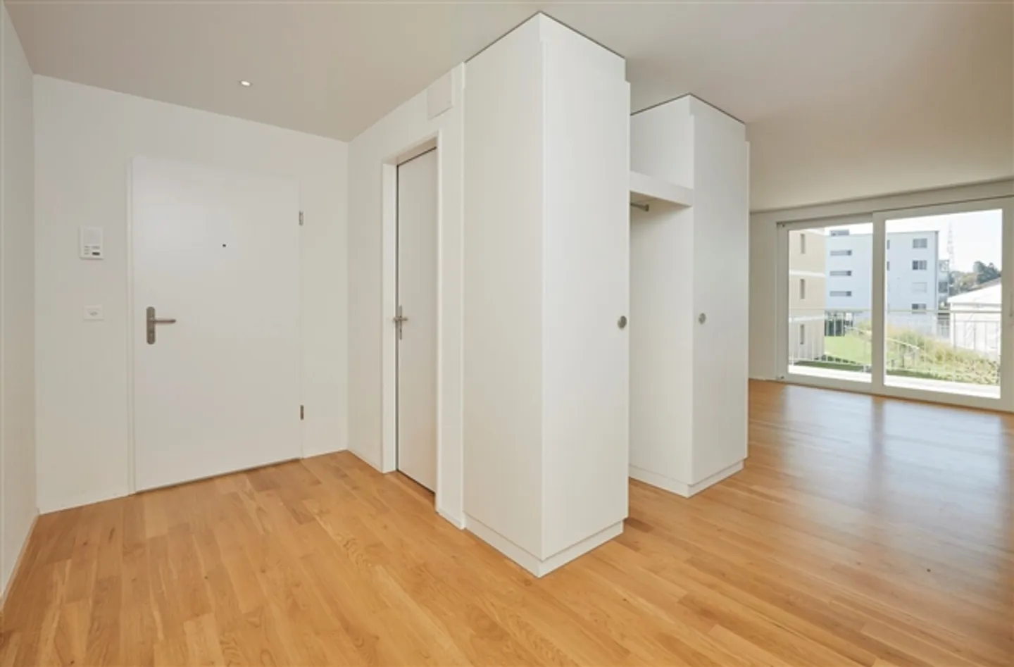 Modern 3.5-room apartment with garden seating area in Kerzers - Photo 4 of 8