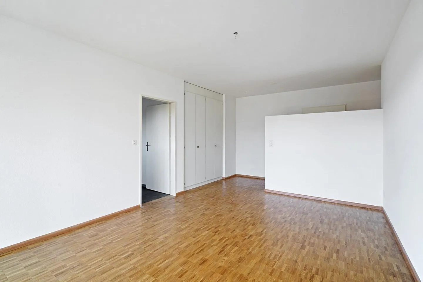 Charming apartment near SBB - Photo 2 of 5