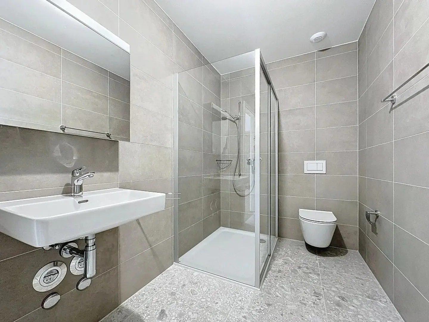 Modern Apartment with Mountain View - Photo 3 of 6