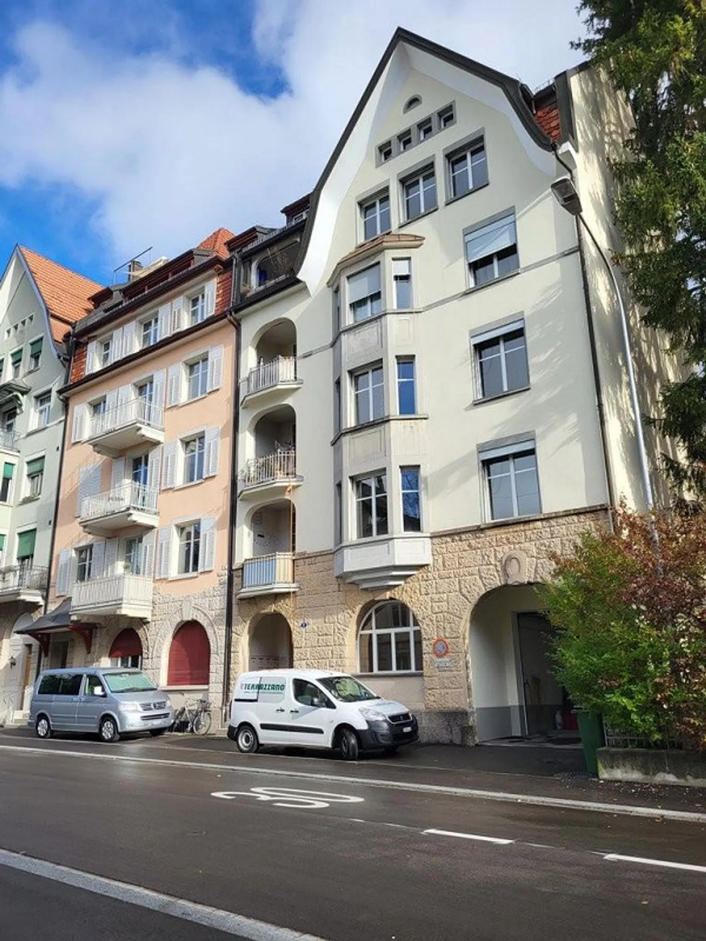 Vivre confortablement dans un immeuble multifamilial bien entretenu avec un espace de jardin - Photo 1 sur 6