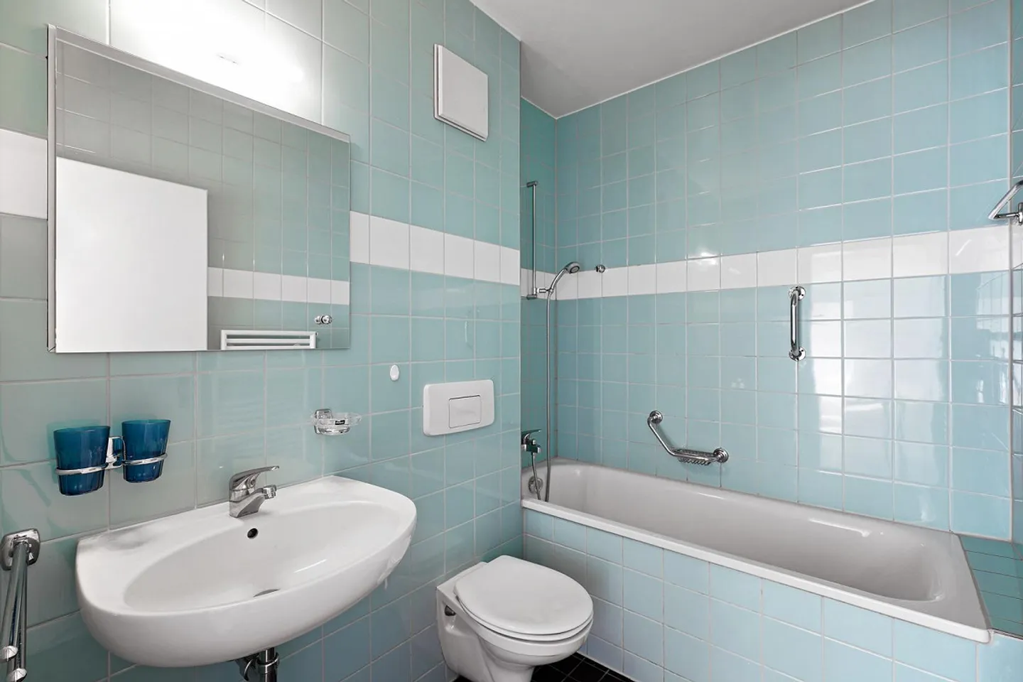 Charming apartment near SBB - Photo 4 of 5