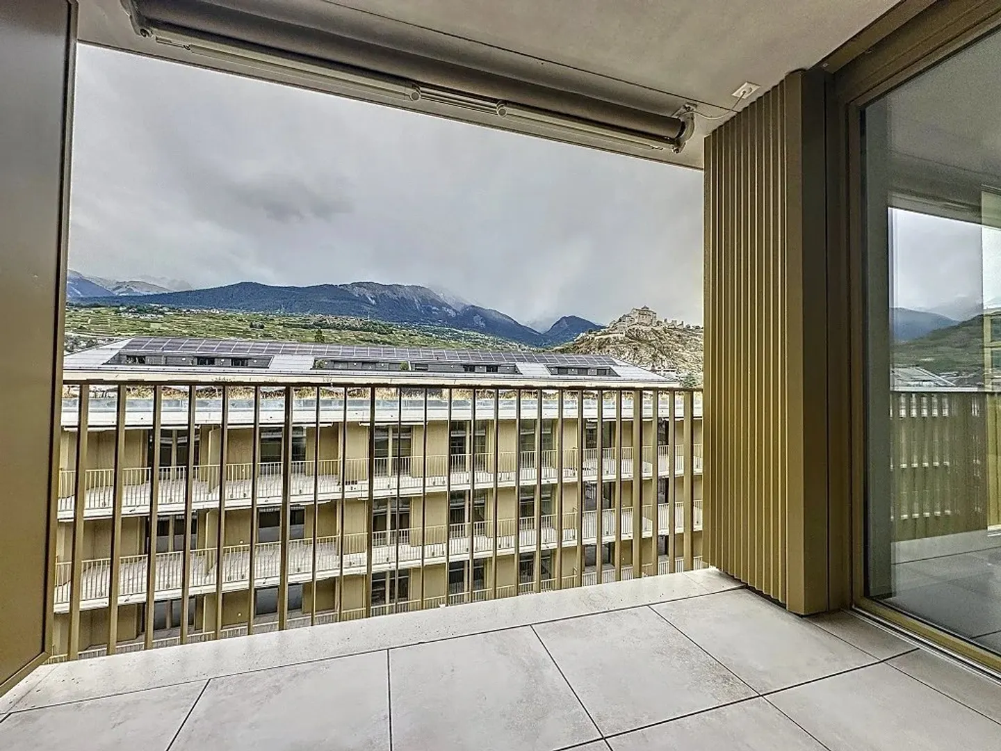 Modern Apartment with Mountain View - Photo 5 of 6