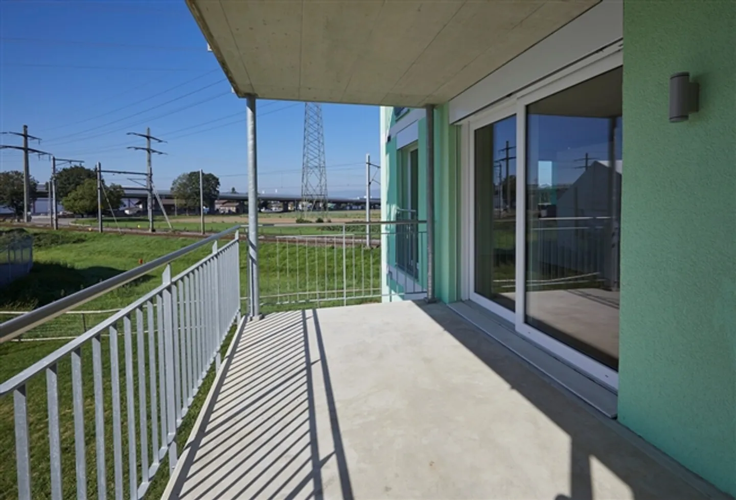 Modern 3.5-room apartment with garden seating area in Kerzers - Photo 7 of 8