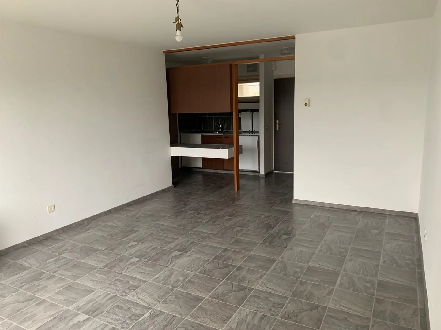 Central Single Apartment - Photo 2 of 5