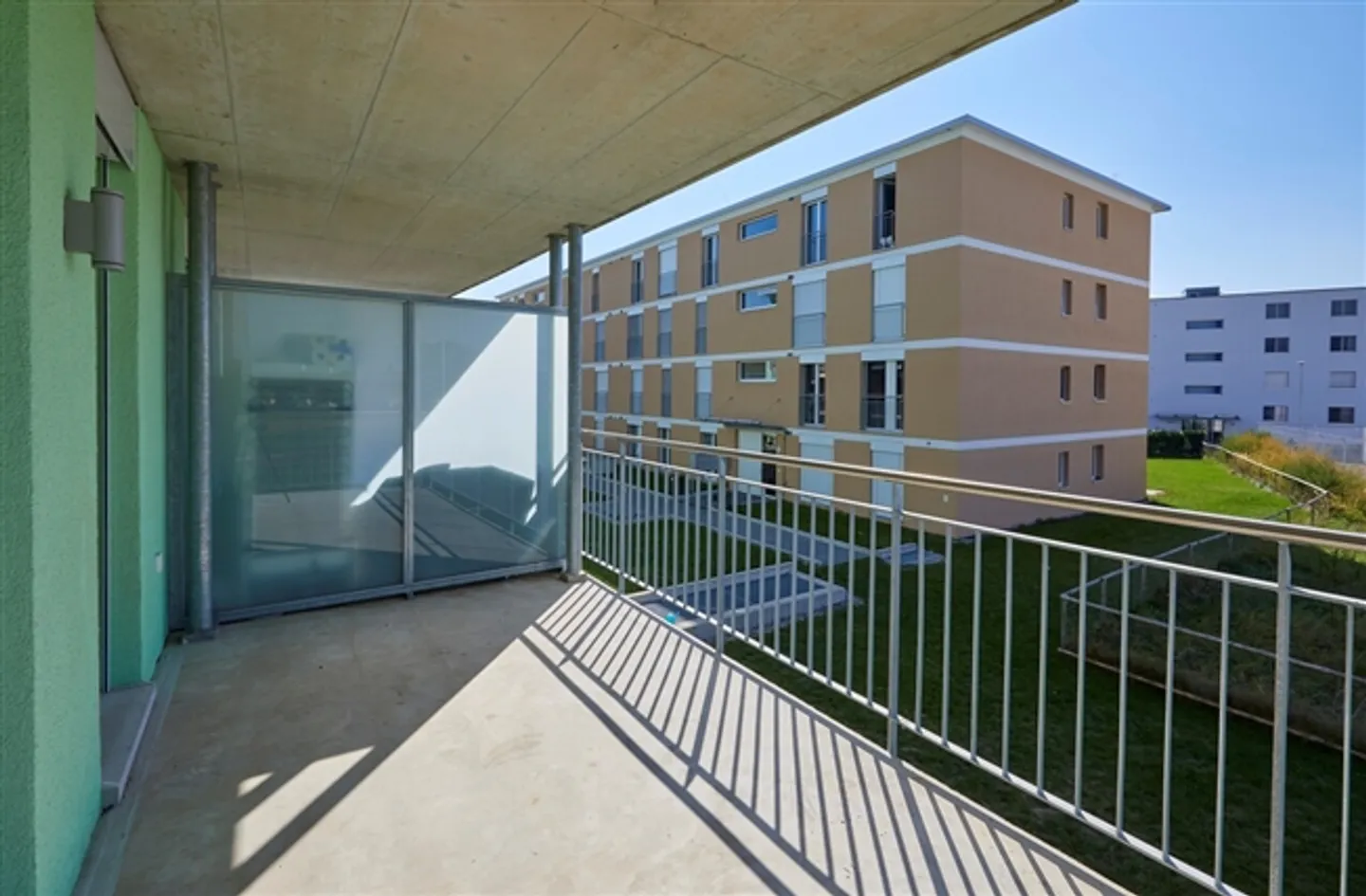 Modern 3.5-room apartment with garden seating area in Kerzers - Photo 8 of 8