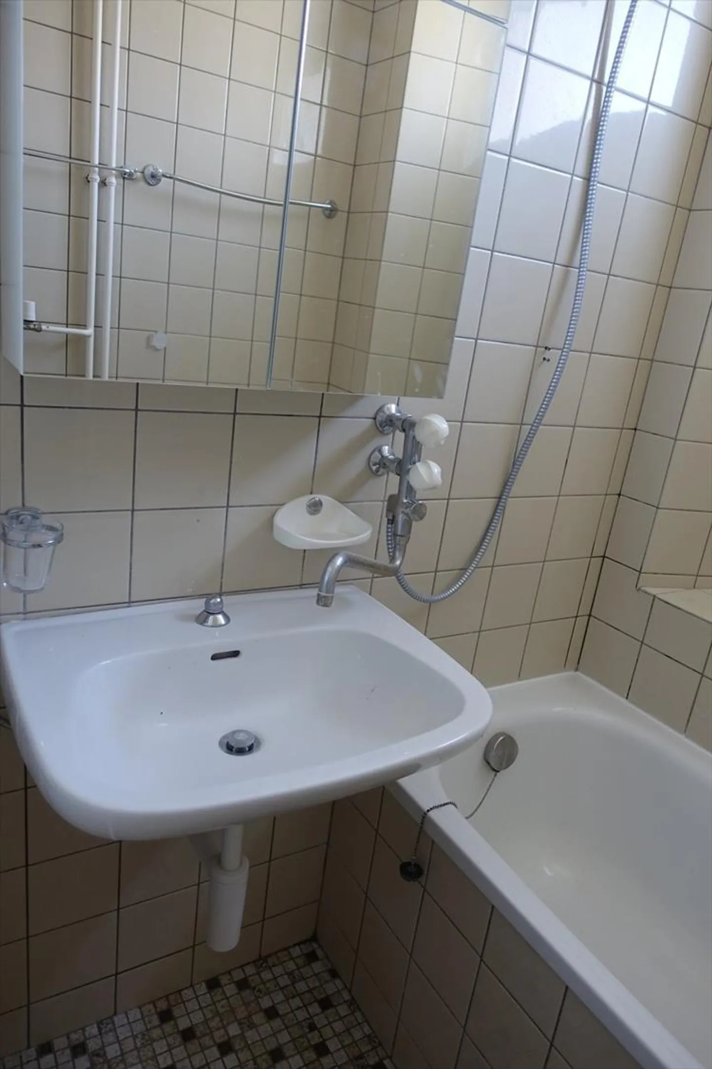 3-ROOM APARTMENT FOR RENT - Photo 6 of 7