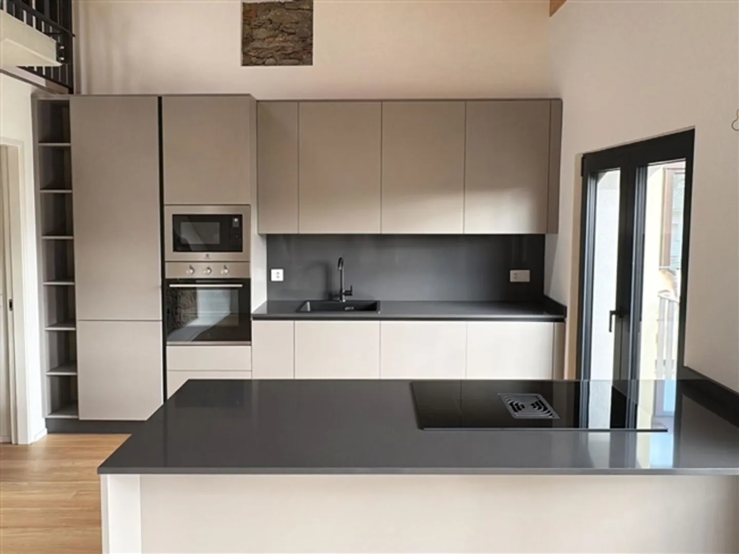 Schöne renovierte 2-s.Zimmer-Dachgeschosswohnung mit Mezzazin - Erstwohnsitz -Bellissimo Attico di 3.5 loc Ristrutturato con Mezzanino - Foto 4 von 19