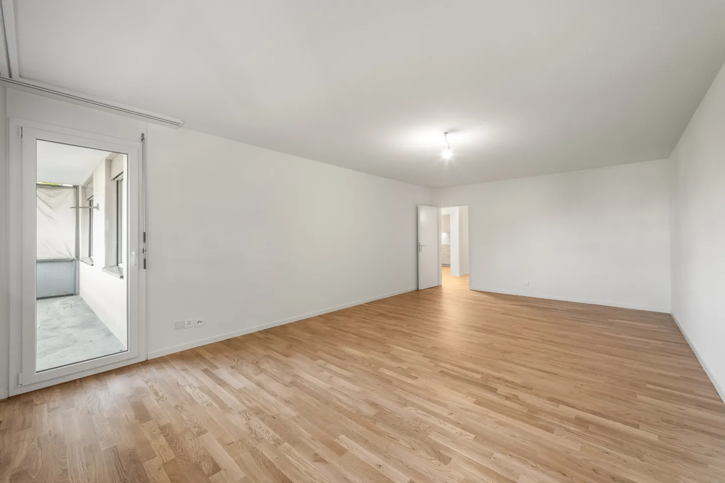 Family-friendly living in new splendor, freshly renovated! - Photo 10 of 11
