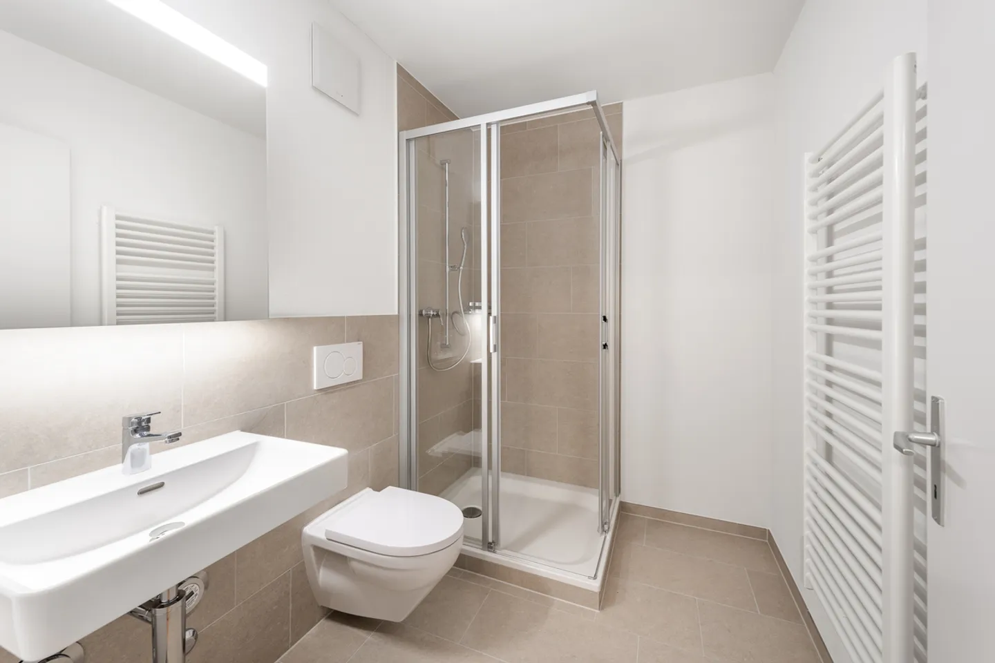 Family-friendly living in new splendor, freshly renovated! - Photo 4 of 11