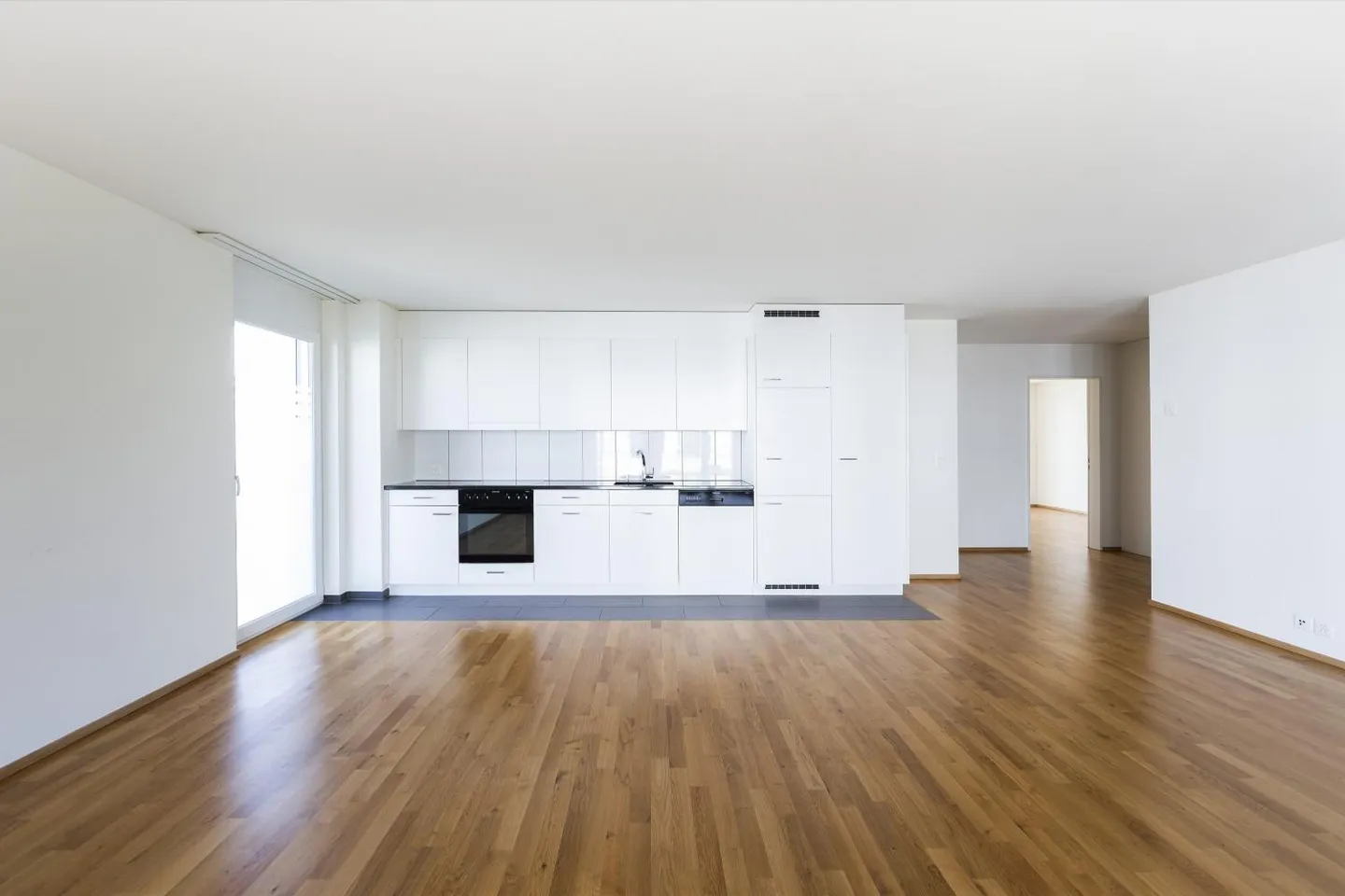 3.5 Room Apartment - Photo 2 of 7
