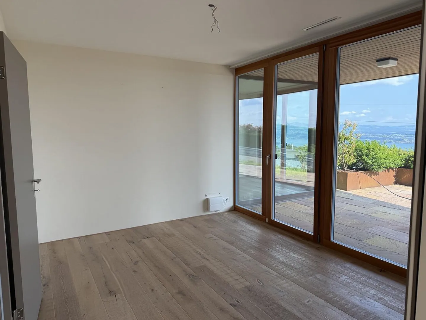 Furnished Garden Apartment with a View of Lake Zurich - Photo 4 of 7