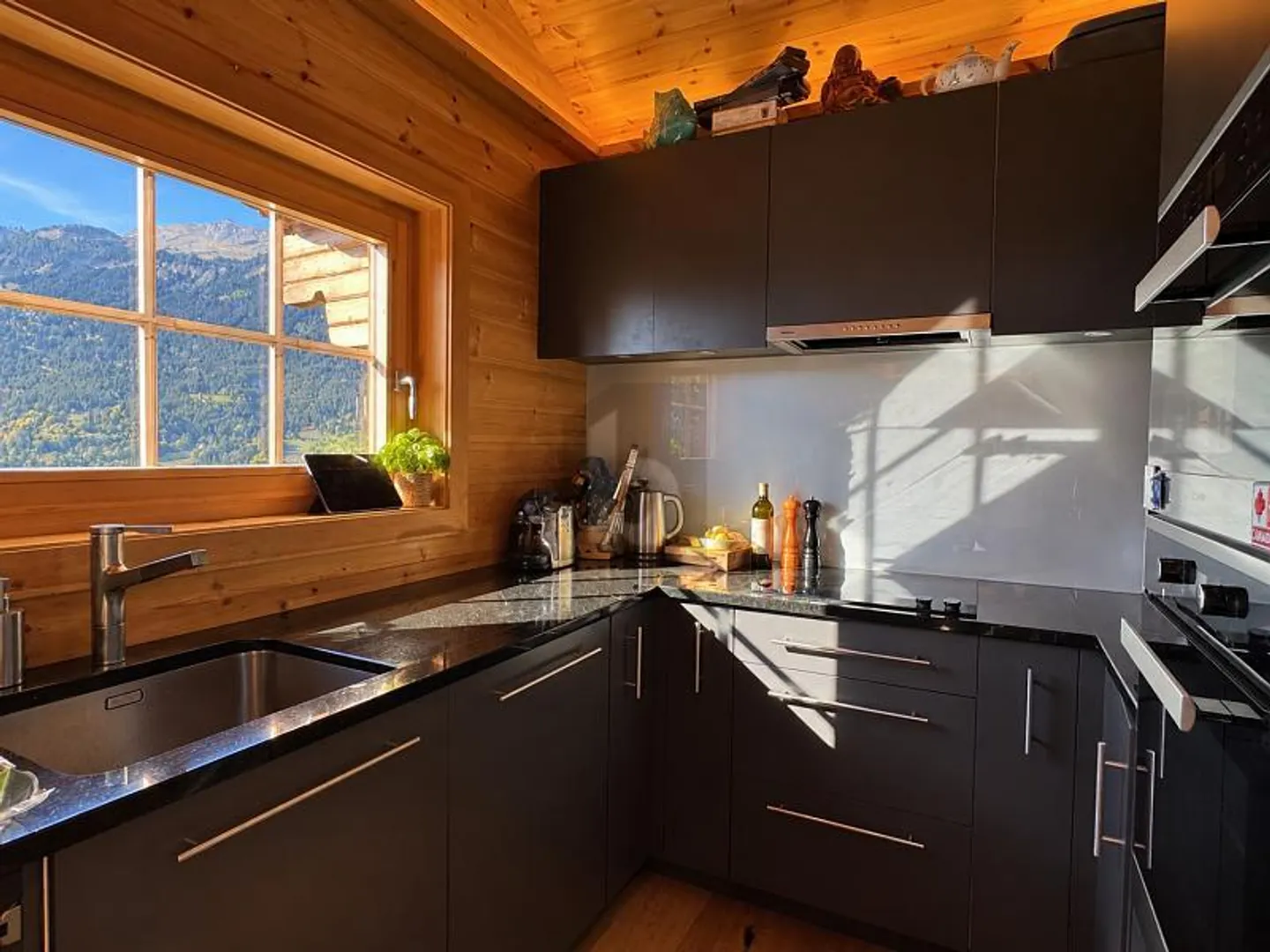 MAGNIFICENT, RENOVATED IN THE HEART OF THE MOUNTAINS - Photo 5 of 6