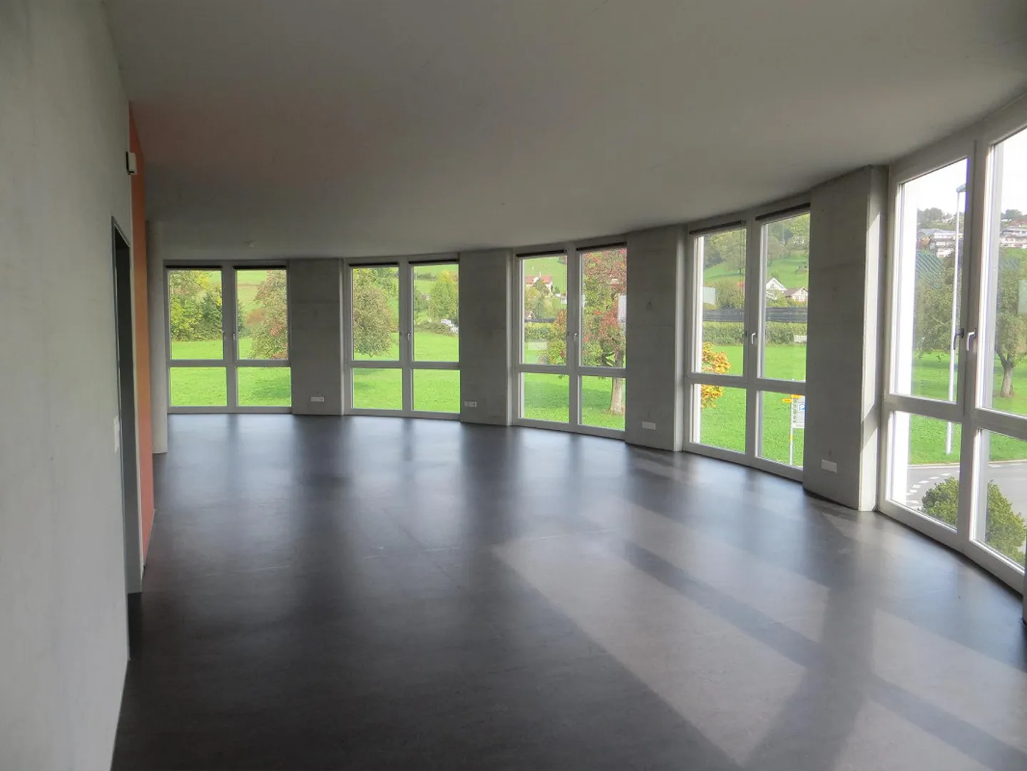 Gewerbefläche mit Traumhaftem Ausblick - Foto 2 von 4