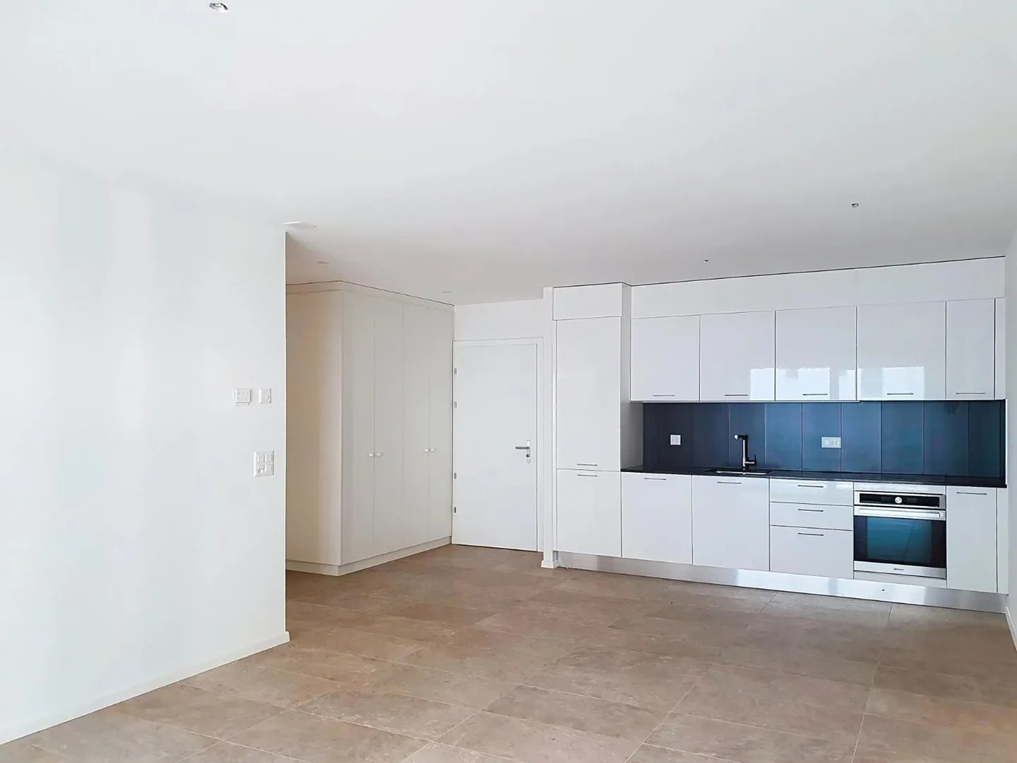 3.5 Room Apartment - Photo 3 of 5