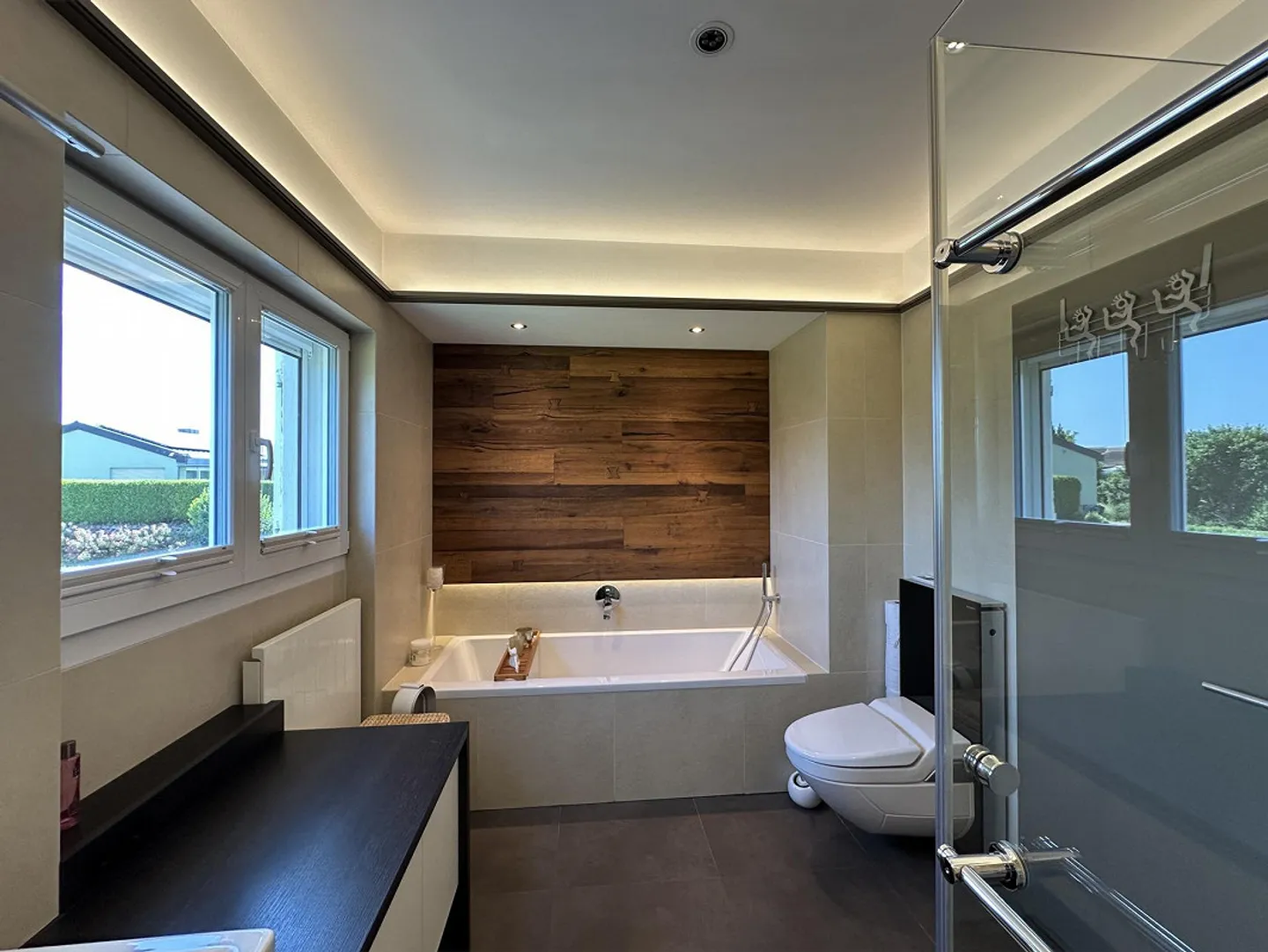 Family-friendly single-family home with a view - Photo 4 of 5