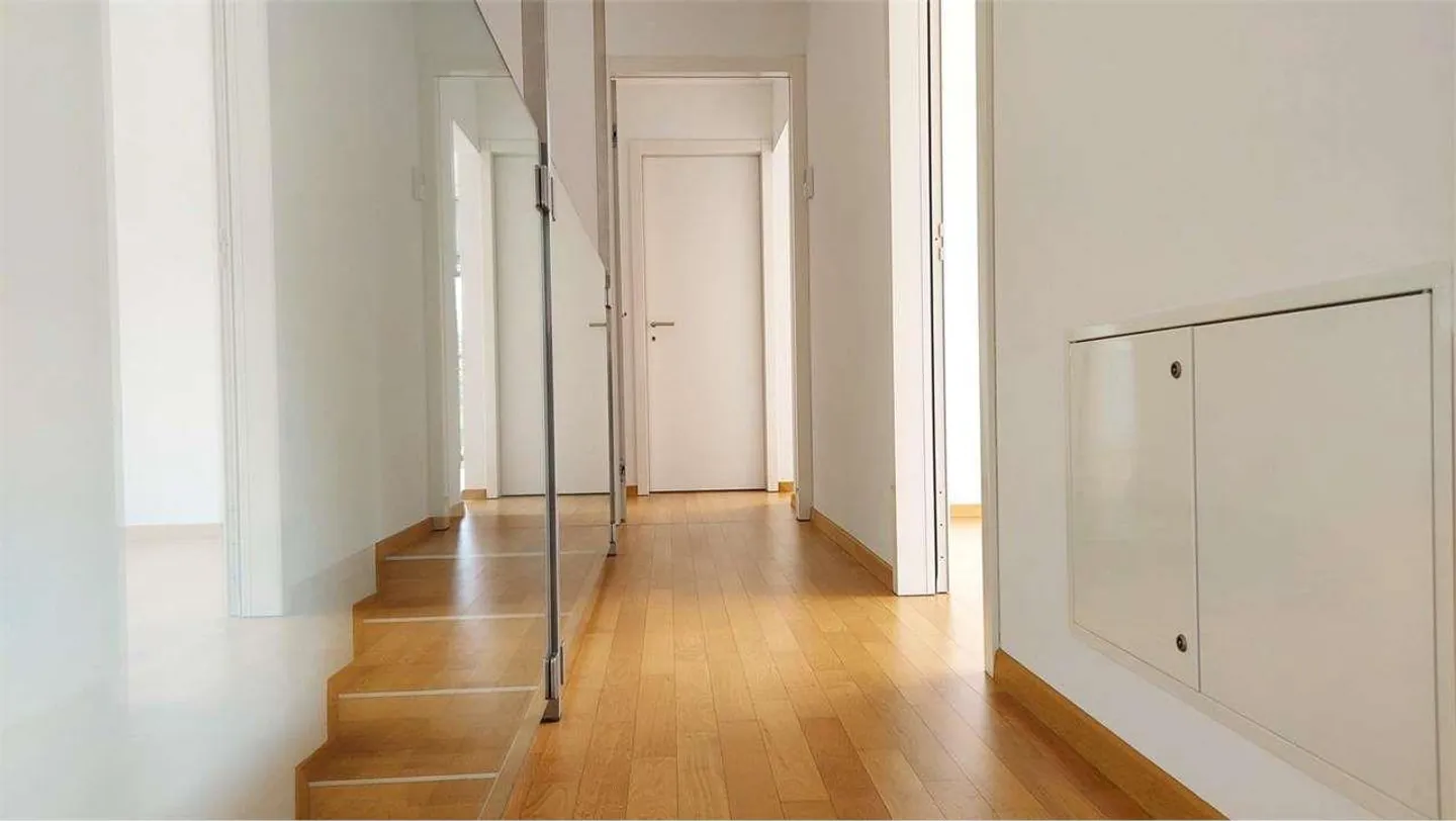 Prestigewohnung mit 4,5 Zimmern, Terrasse und Garten in Bioggio - Foto 3 von 5