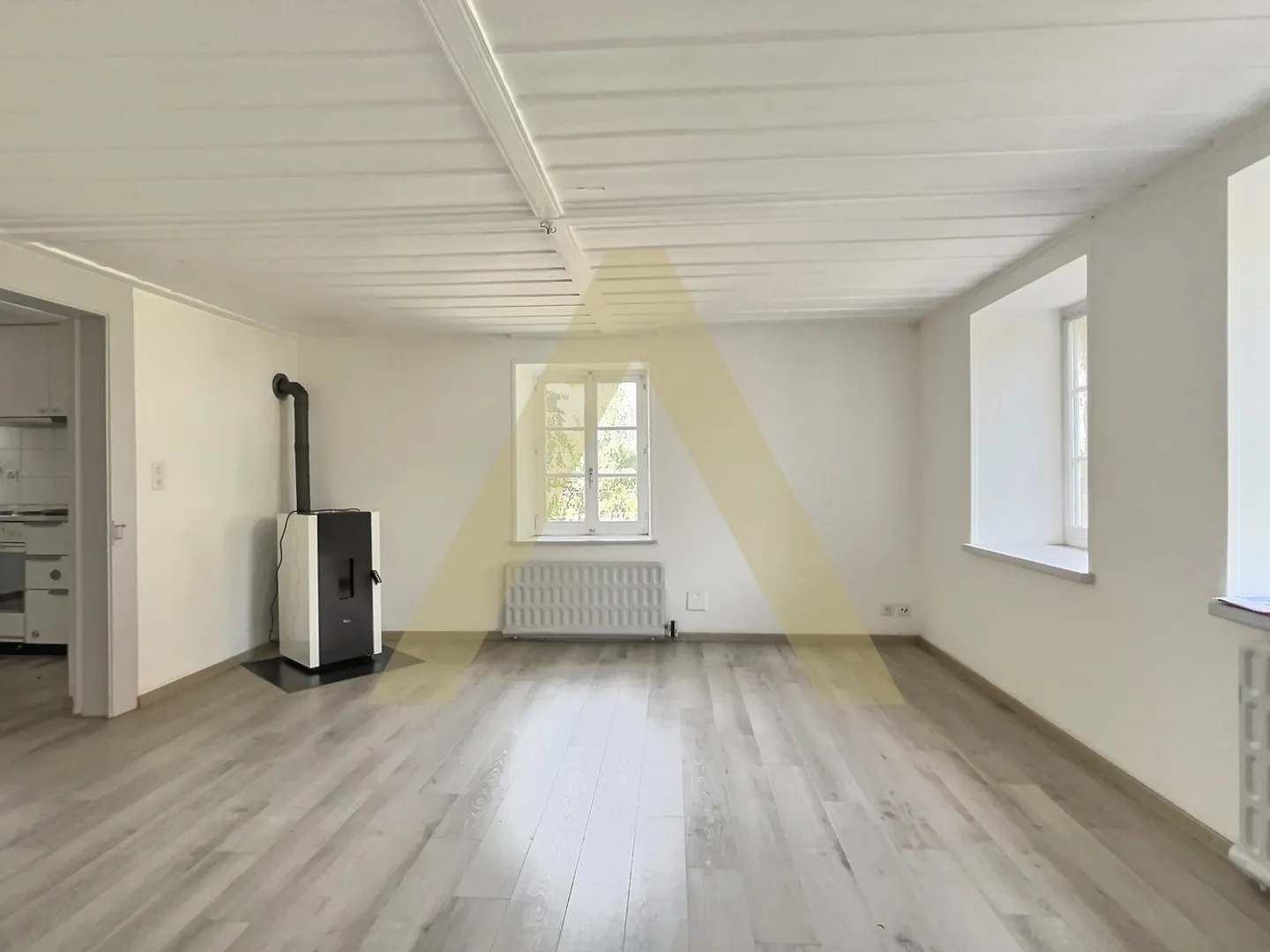 Maison partiellement rénovée avec grand potentiel d'agrandissement - Photo 2 sur 9