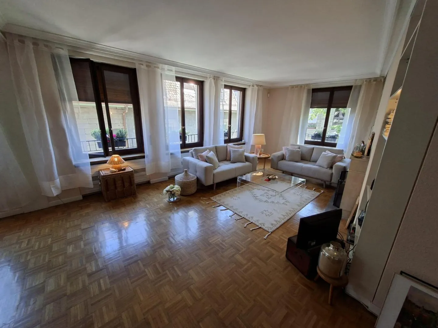 Charmant appartement 6 pièces - Photo 2 sur 8
