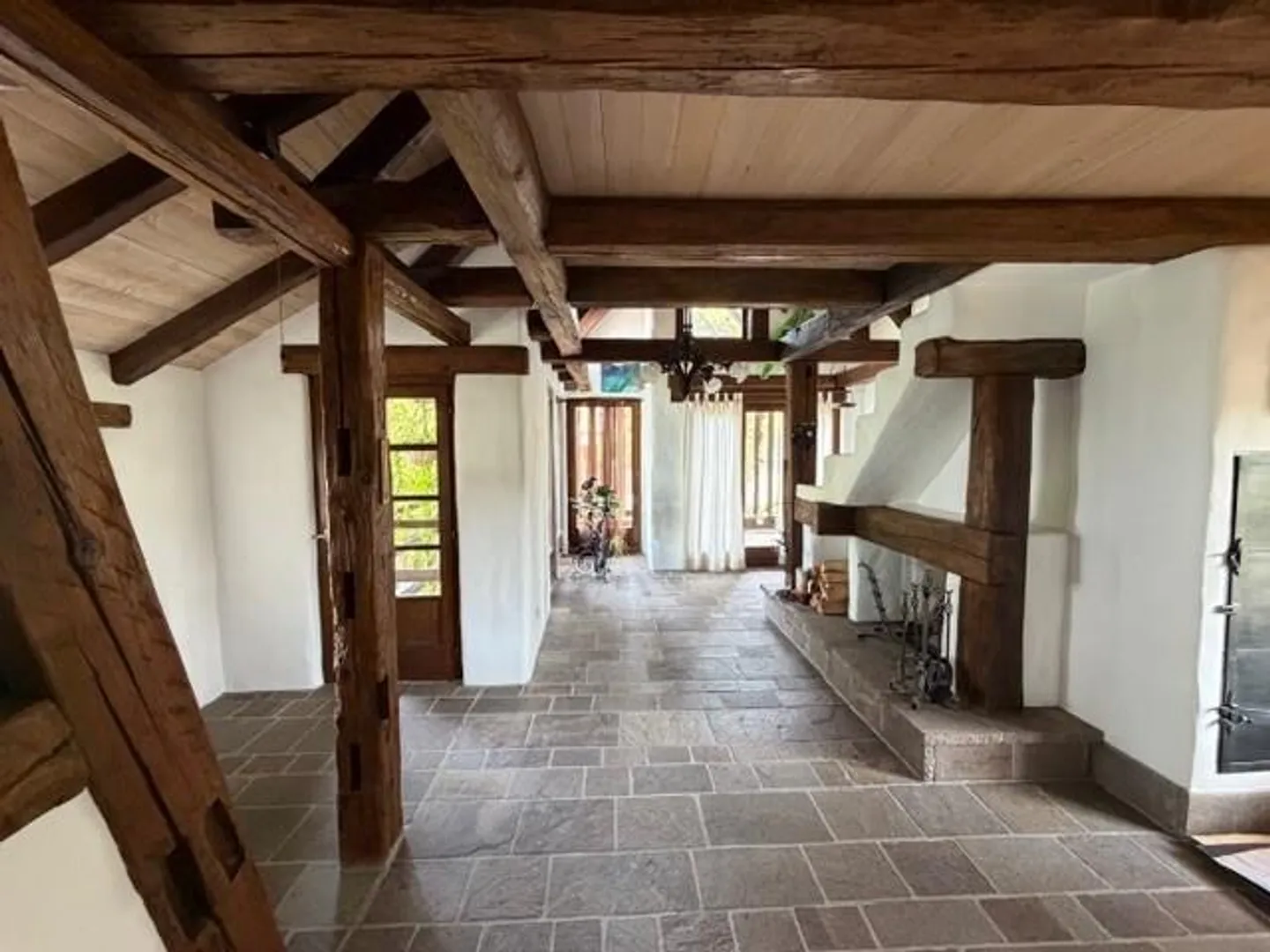 Apartment with many facets, living and working under one roof - Photo 2 of 11