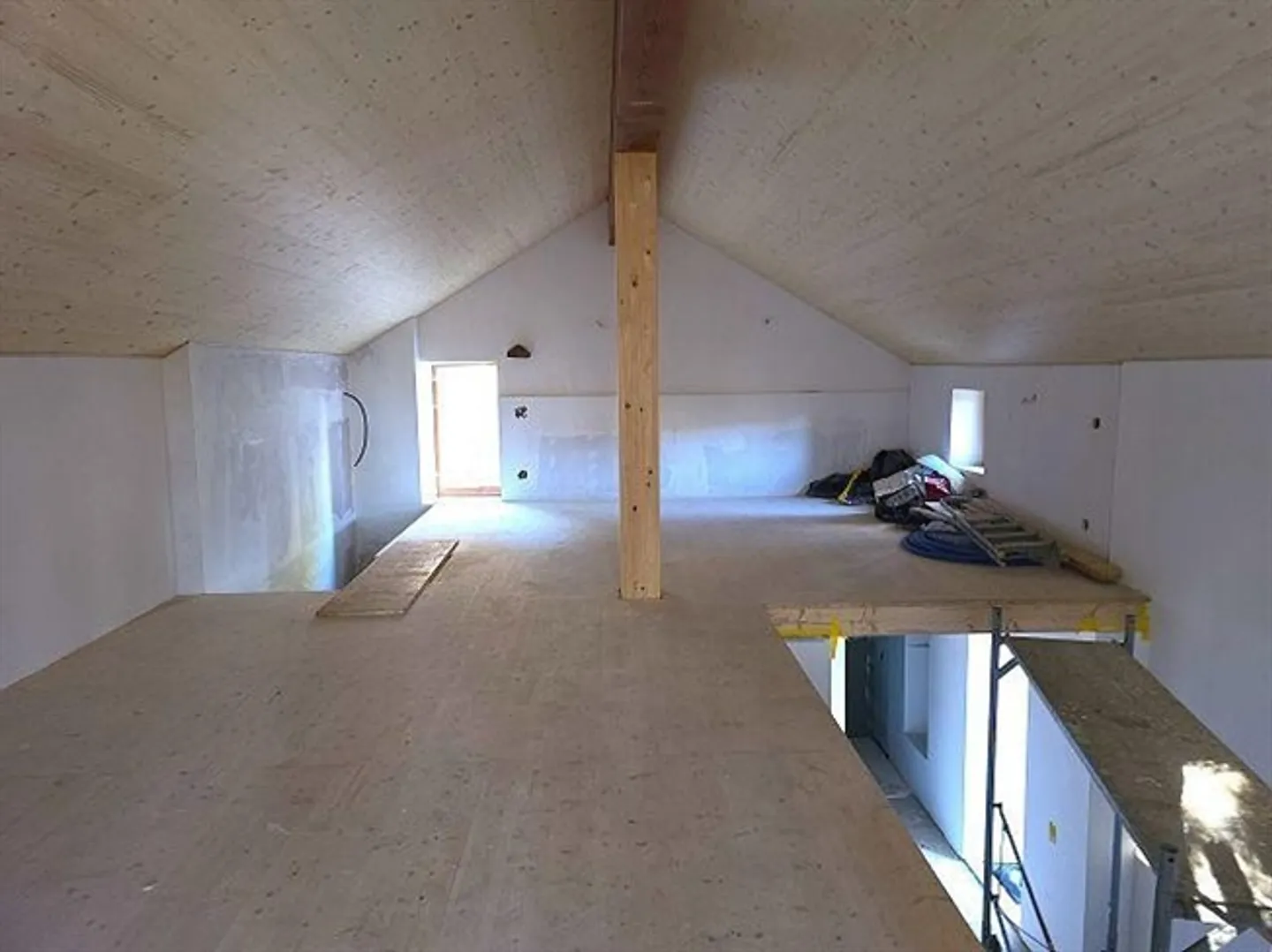 4-room rustic house to finish building with 5 ha of land - Photo 9 of 20