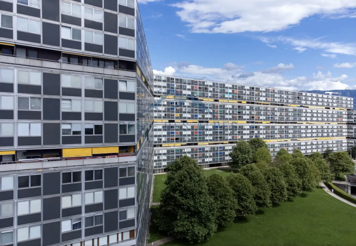 6 Appartements en Vente au Comptant - Photo 1 sur 12