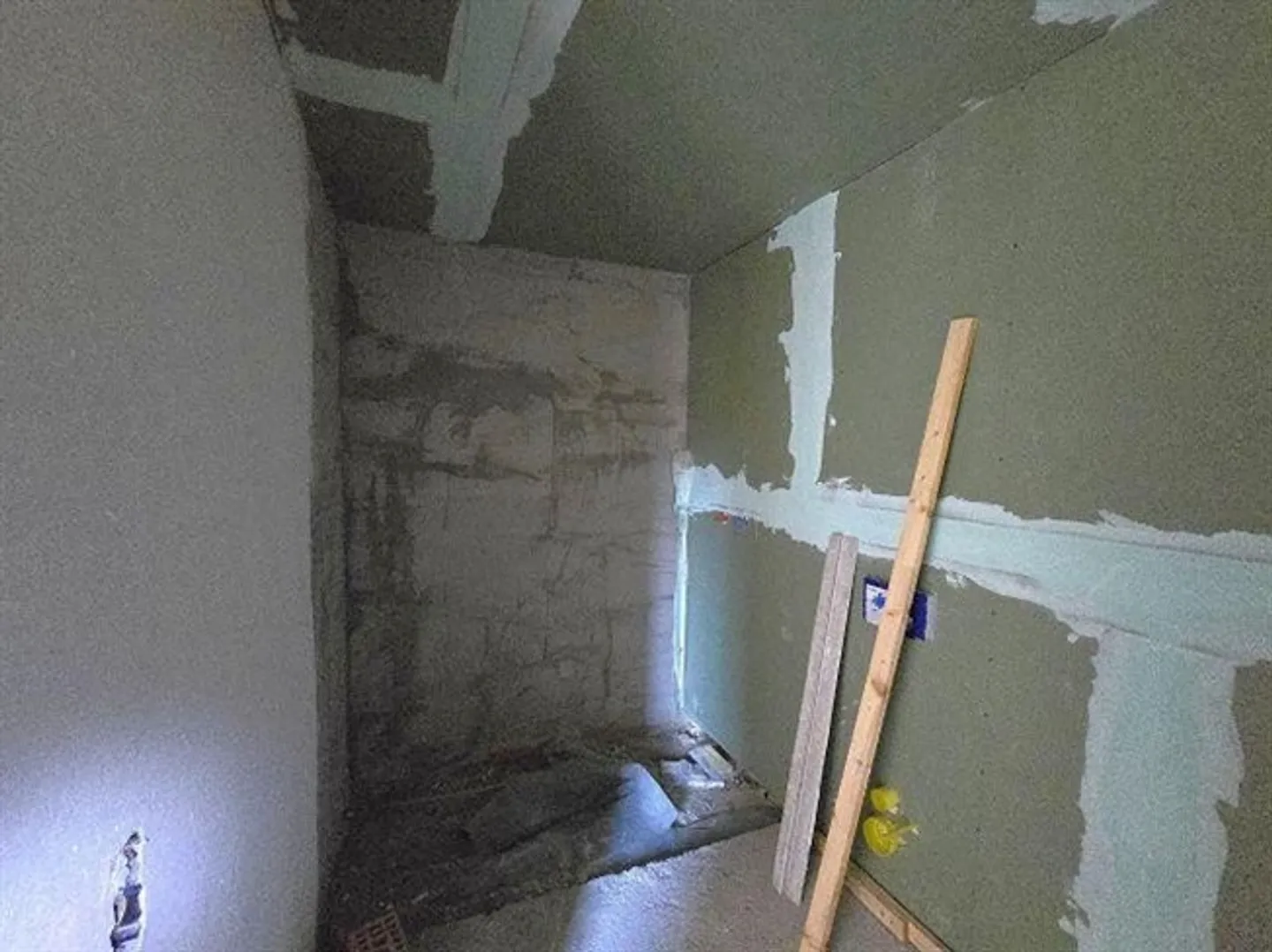 4-room rustic house to finish building with 5 ha of land - Photo 12 of 20