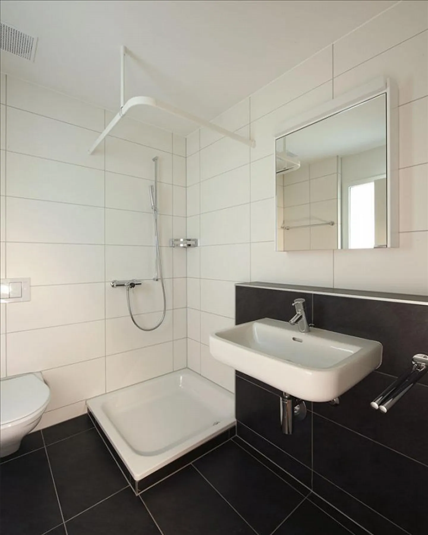 Appartement moderne dans un emplacement central à Adliswil - Photo 4 sur 7