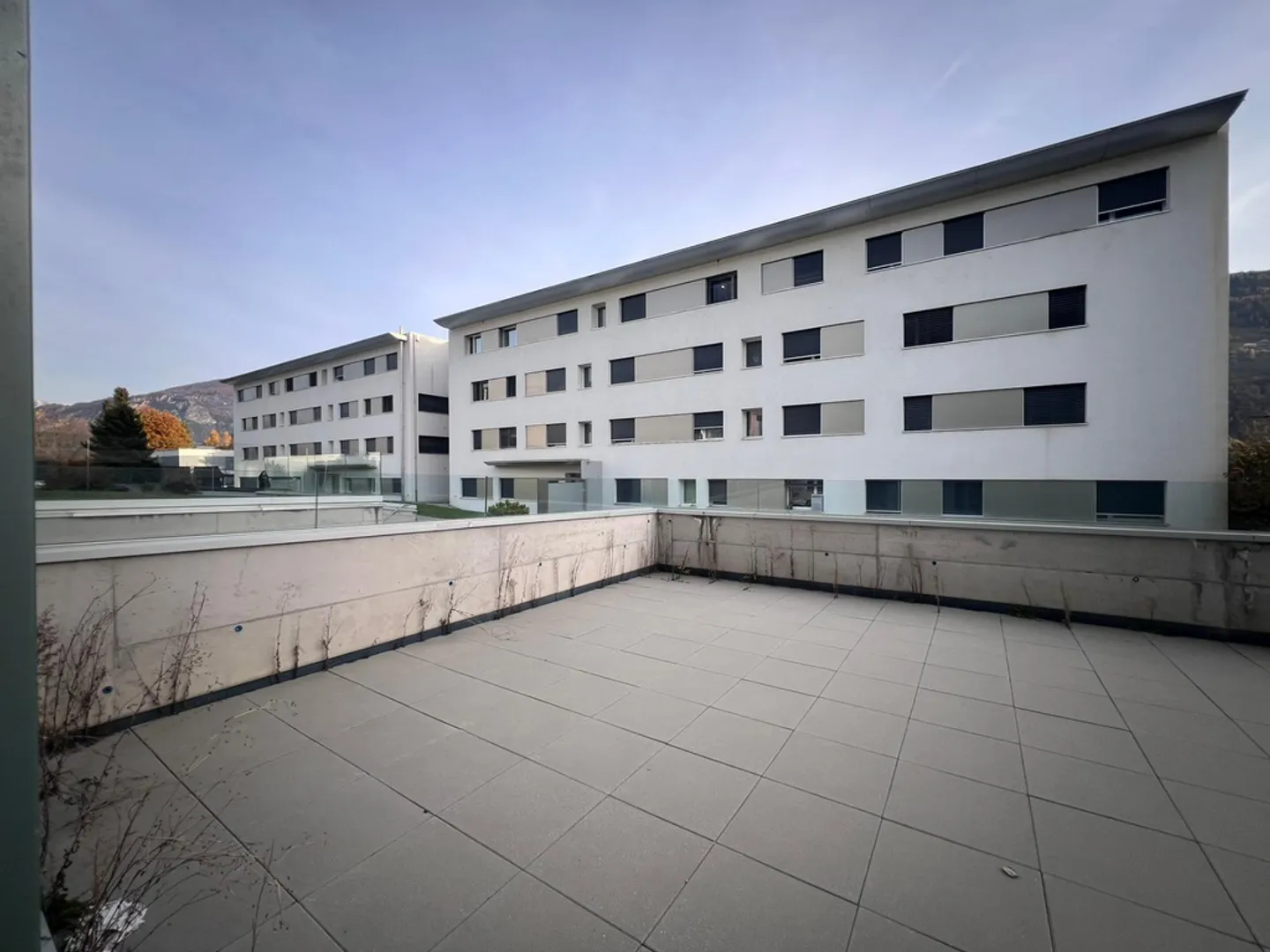 Appartement 3.5 pièces au rez avec grande terrasse - Photo 3 sur 11