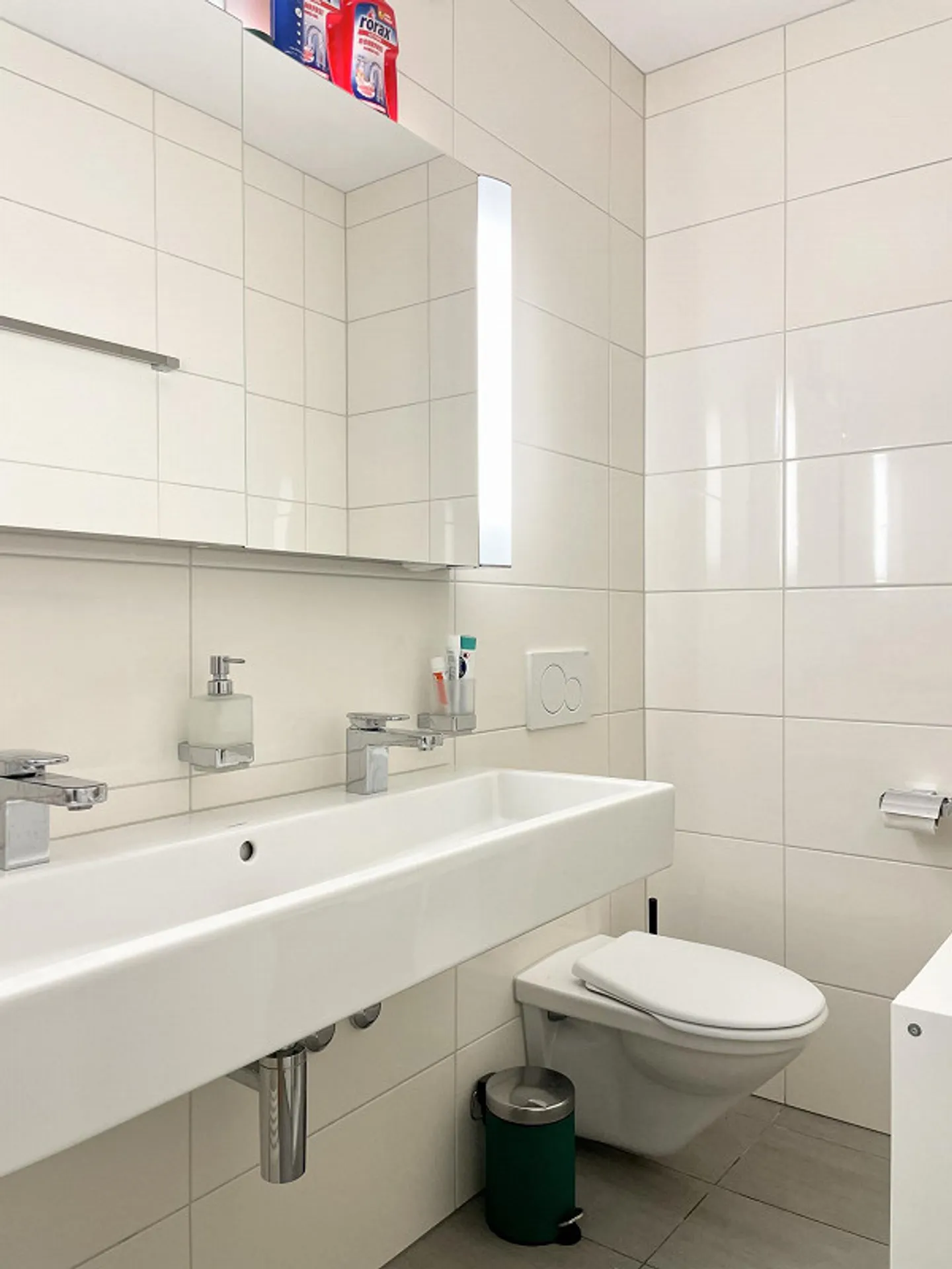 Appartement moderne de 4,5 pièces de 110 m2 avec 3 salles de bains dans un emplacement central - Photo 6 sur 9