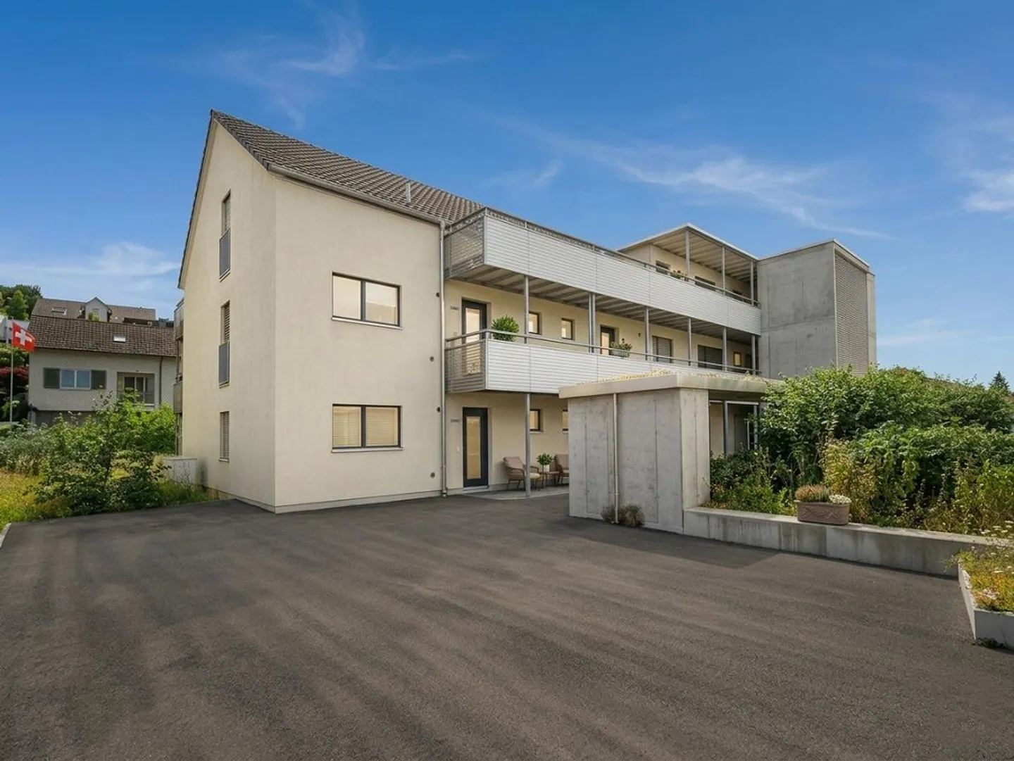 Moderne Wohnung mit Terrasse - Foto 1 von 6