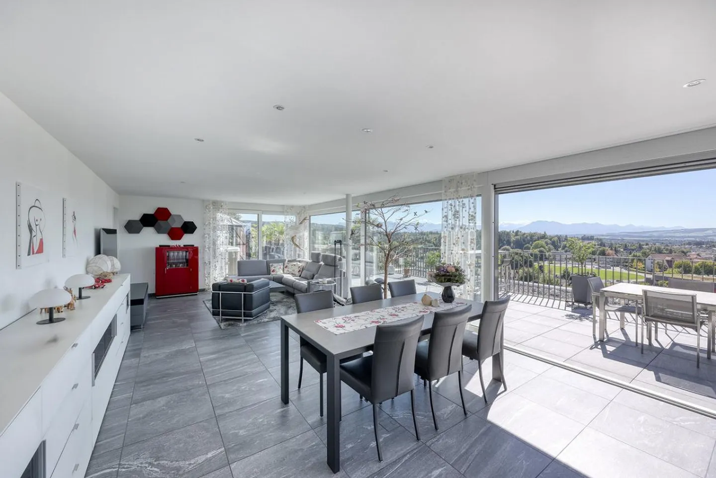 Appartement de luxe en attique avec vue - Photo 3 sur 7