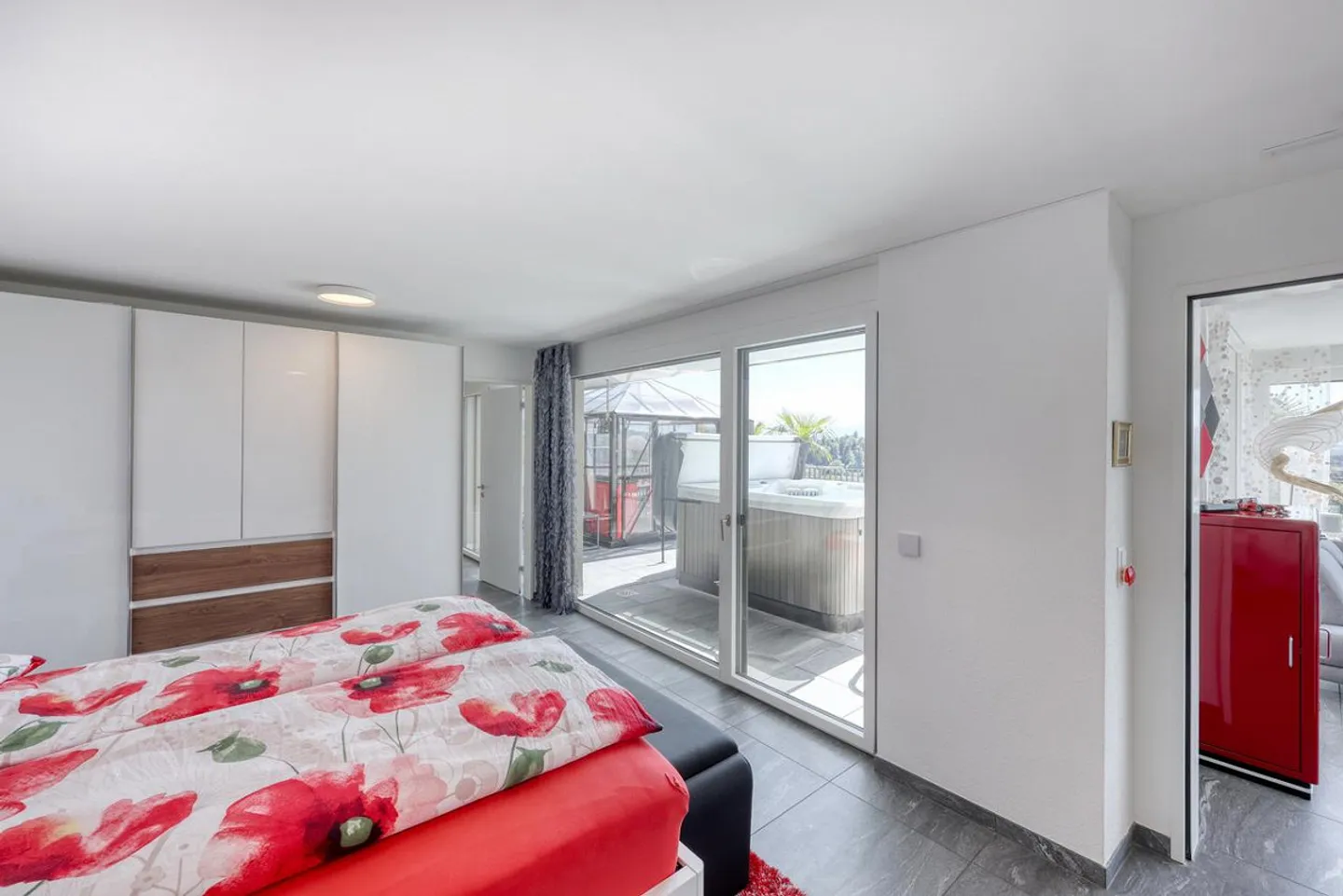 Appartement de luxe en attique avec vue - Photo 5 sur 7