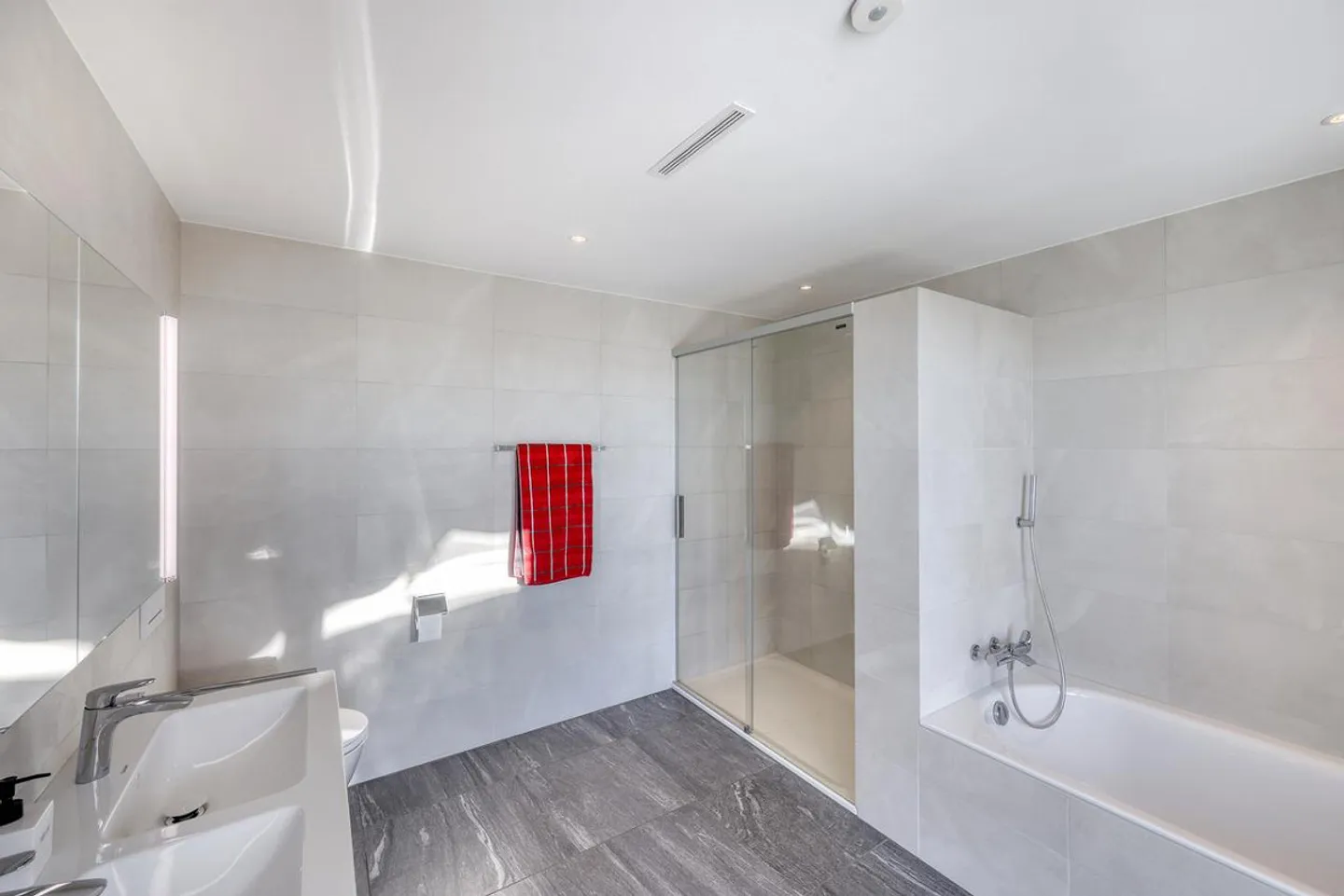 Appartement de luxe en attique avec vue - Photo 6 sur 7