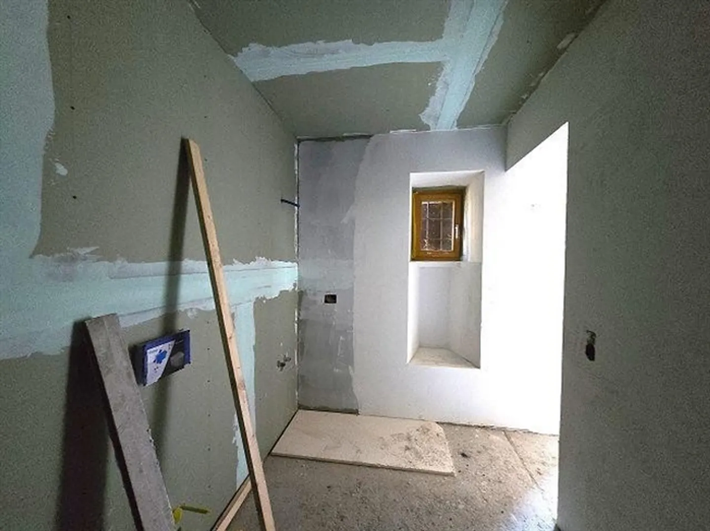 4-room rustic house to finish building with 5 ha of land - Photo 13 of 20