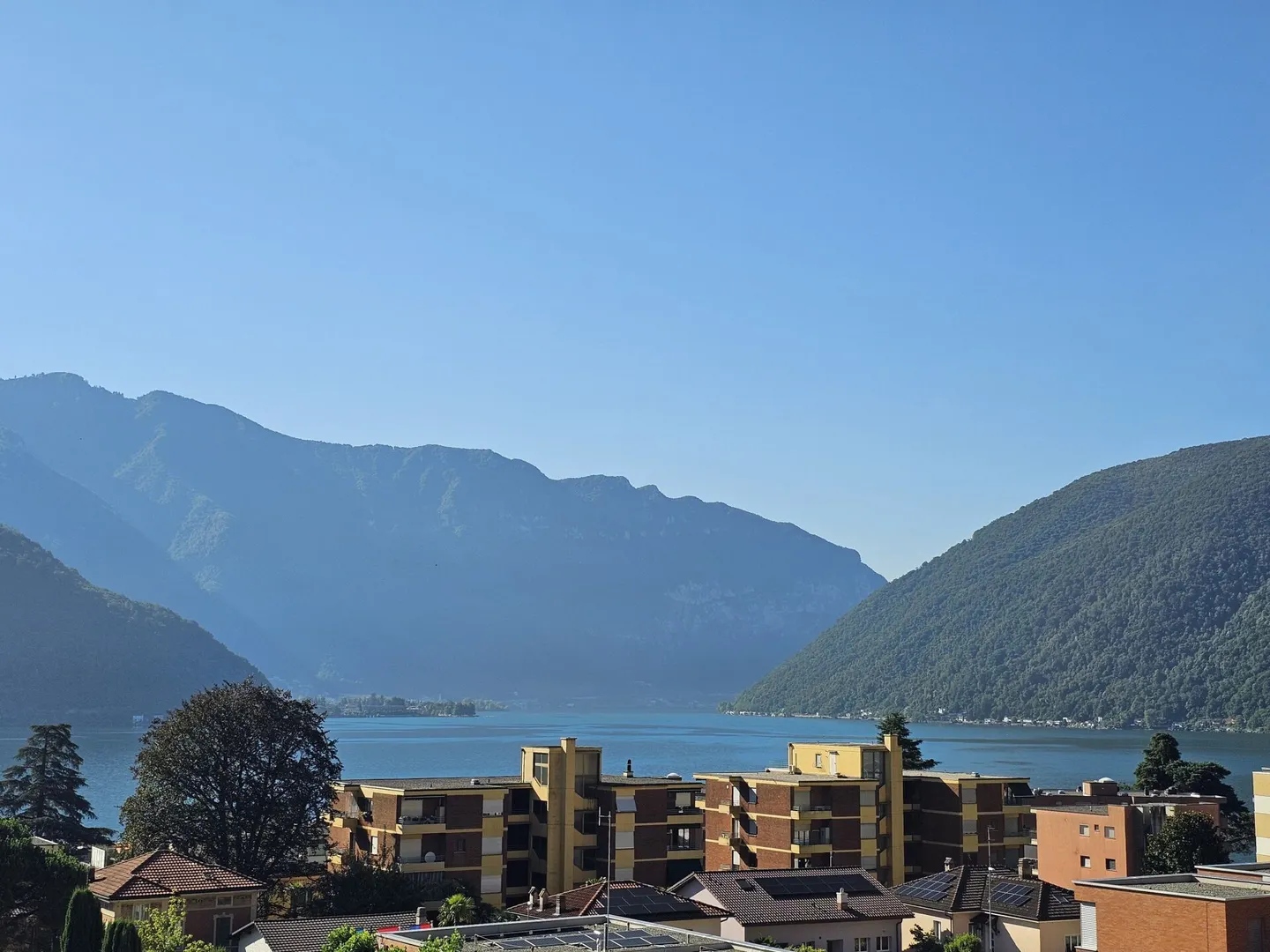 3.5 pièces avec vue sur le lac et climatisation - Photo 1 sur 5