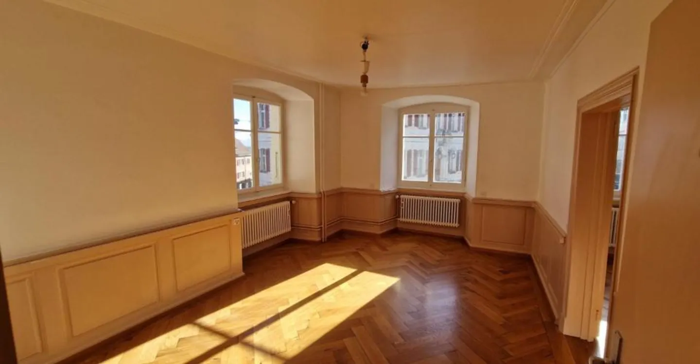 Charming 5.5-room apartment in the heart of the old town of Delémont - Photo 3 of 18